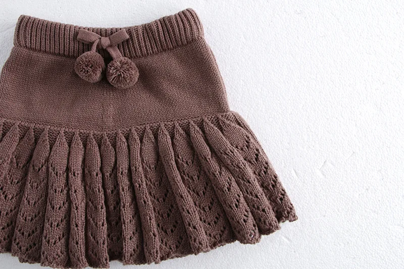 Kids Knit Skirts Aline 2024 Baby Girls Pleated Skirt with Underpants Knitwear School Uniforms Crochet Skort Toddler Short Skirt