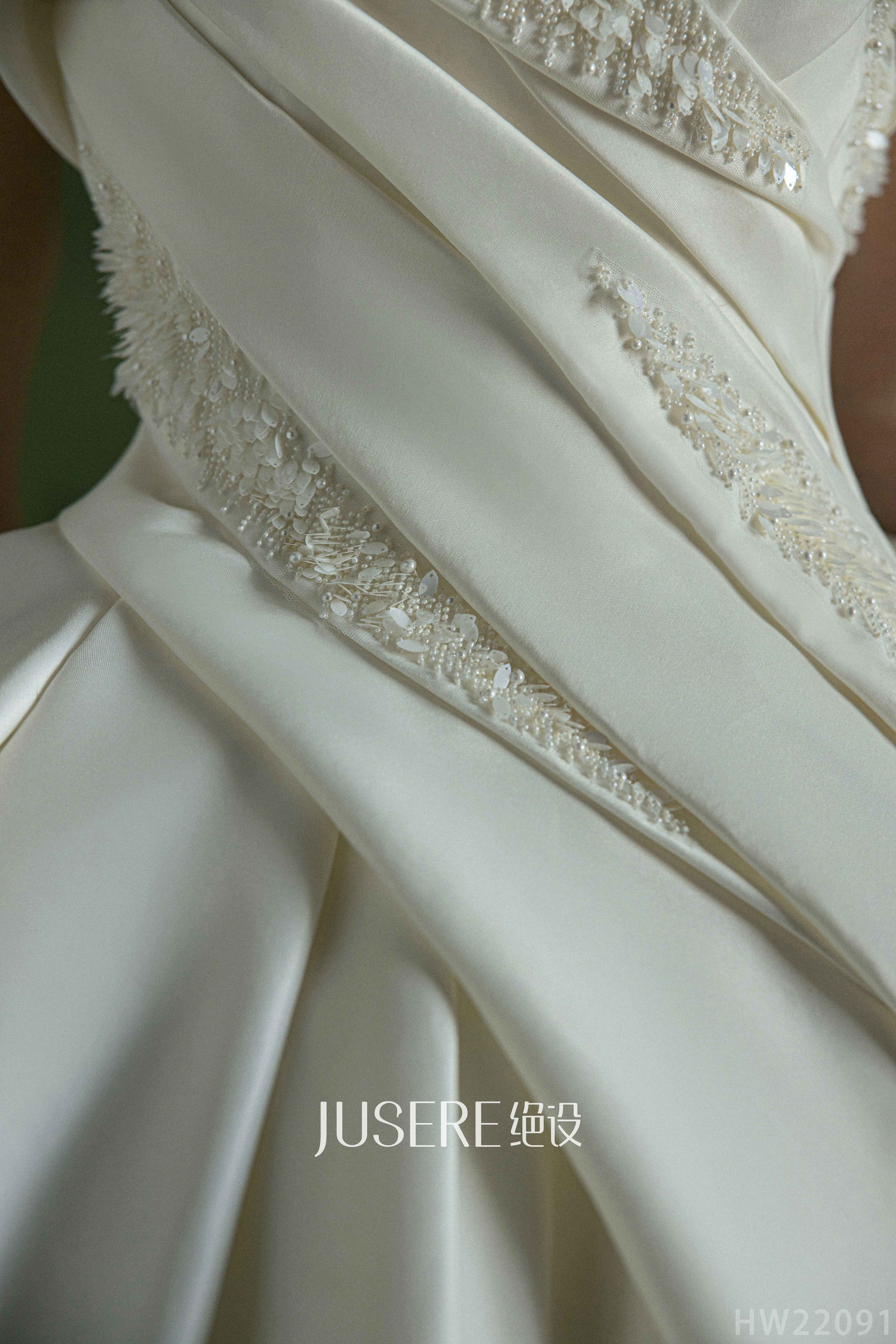 New collection spaghetti strap pleats bodice heavy beads ball gown wedding dress elegant satin bridal gown