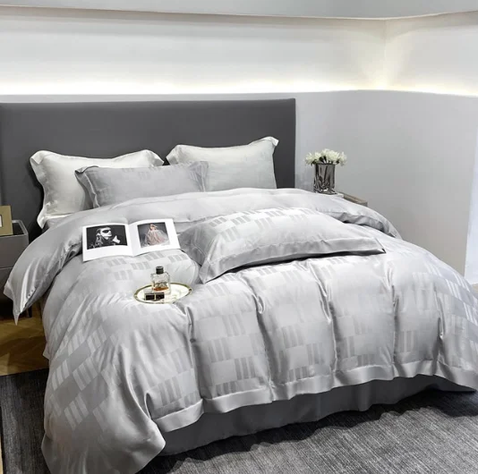 Fast Delivery Bedding Set Smooth Comforter 4 Pcs Bedding Set Jacquard Pattern Bed Sheets