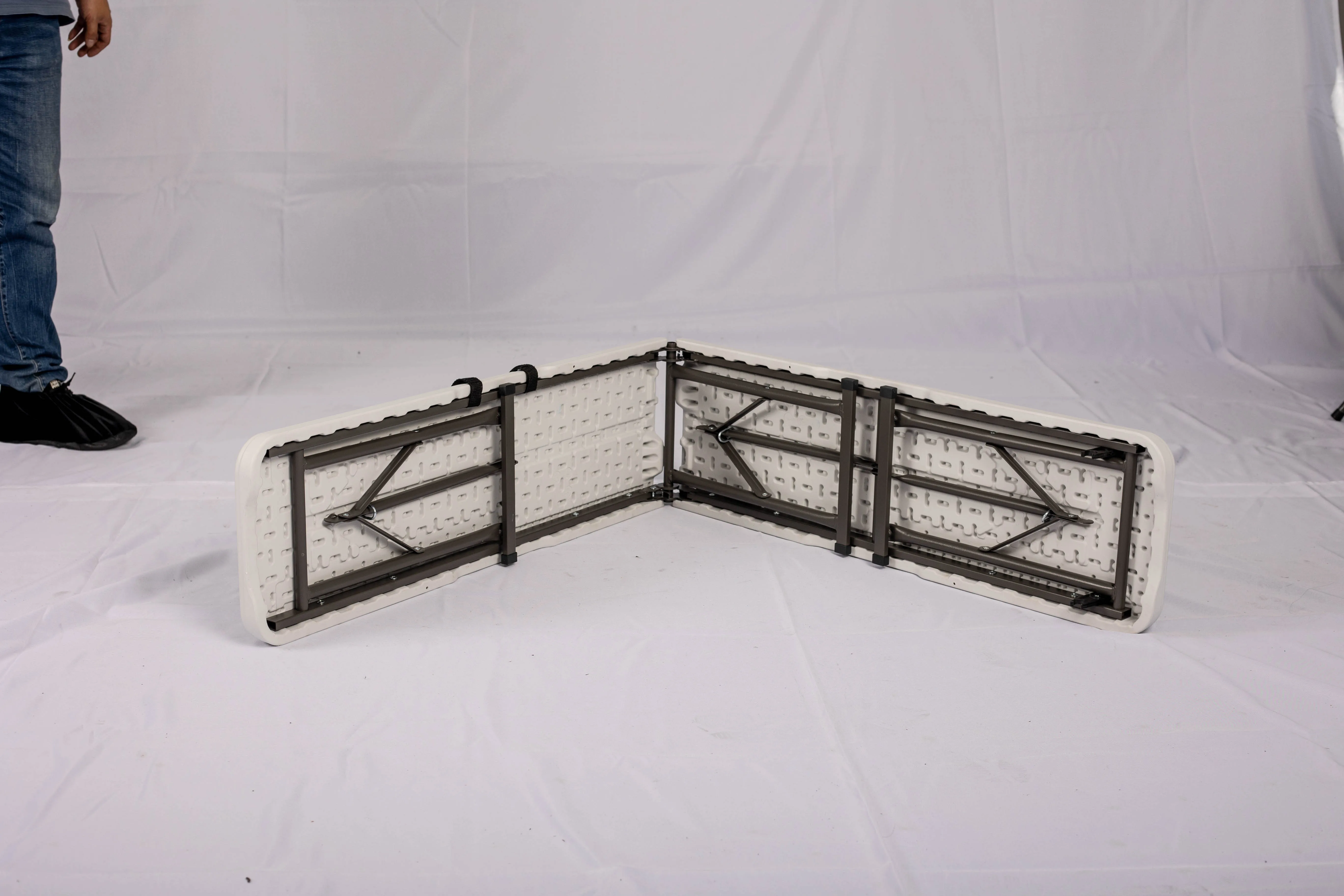 6FT White Plastic Fold in half Bench Outdoor Garden Portable Benches