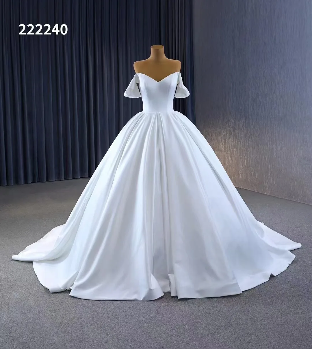 Feishiluo New Simpler Soft Satin Outdoor Bridal  Ballgown Sexy Off-Shoulder Ivory Wedding Dresses Gowns Long Train Bride Dresses