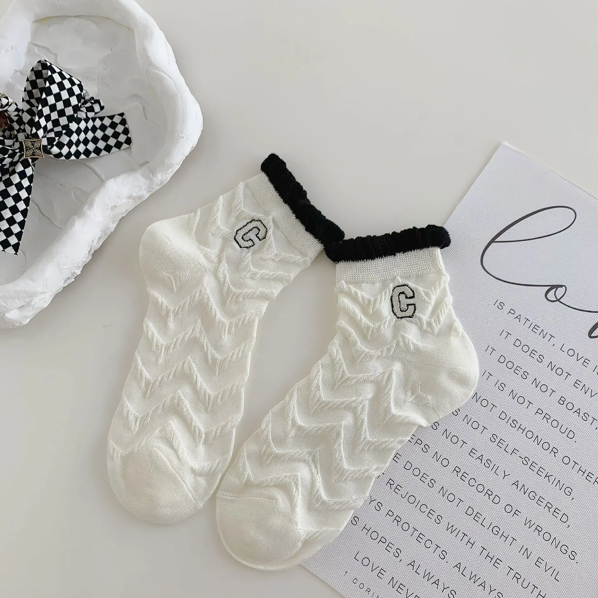 Lace agaric edge C letter embroidery black white short tube socks women French socks