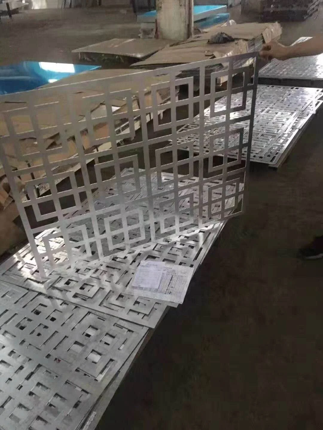 
8mm thick plate Hydraulic thick plate cnc turret punching machine hole punch machine 