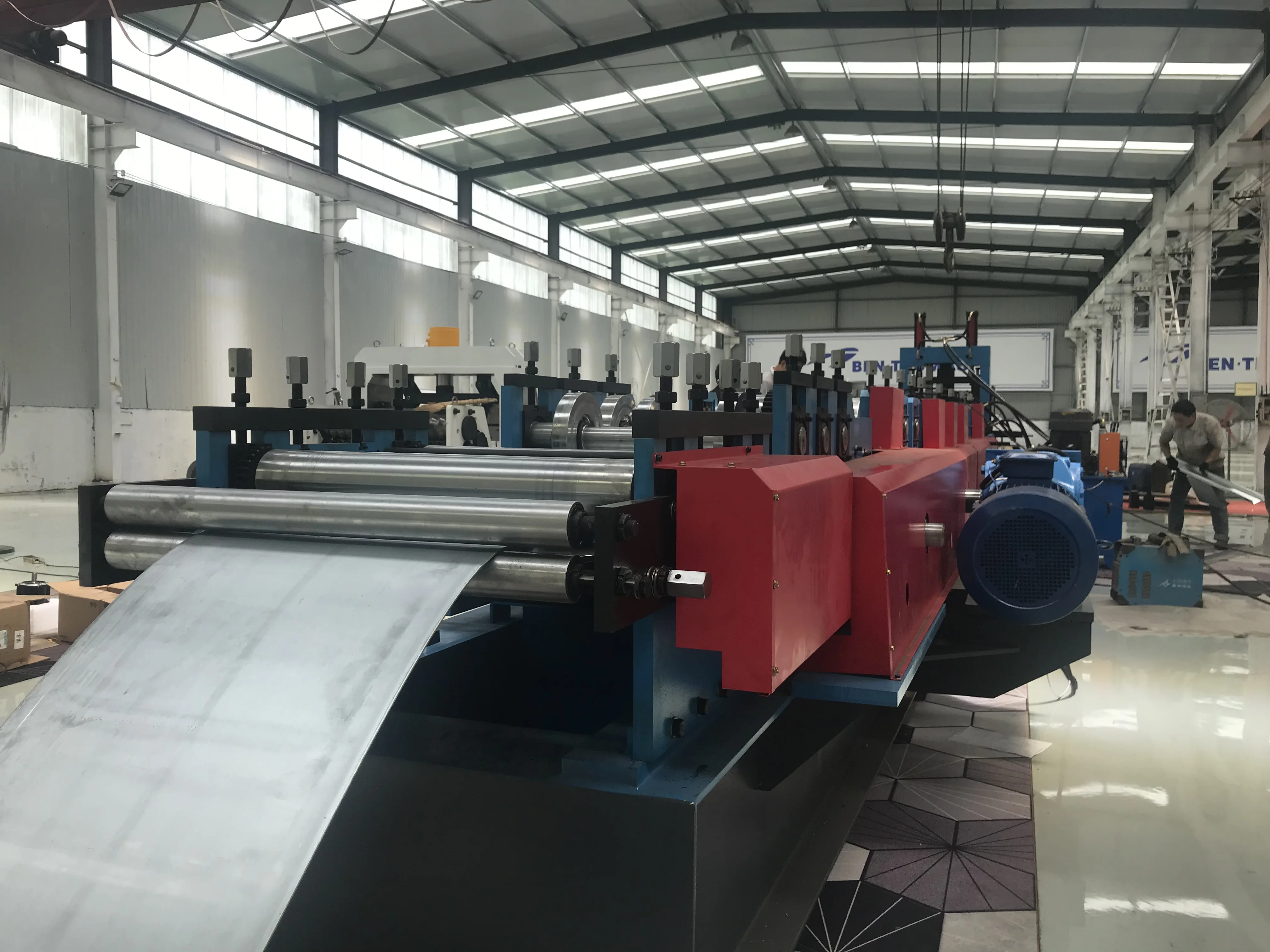 Fully automatically CZ interchange purling roll forming machine