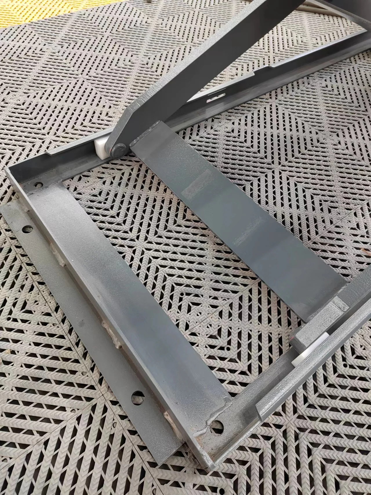 Cheap 3.5T Hydraulic Mini Ultra Thin Scissor Car Lift For Automotive Garage Repair