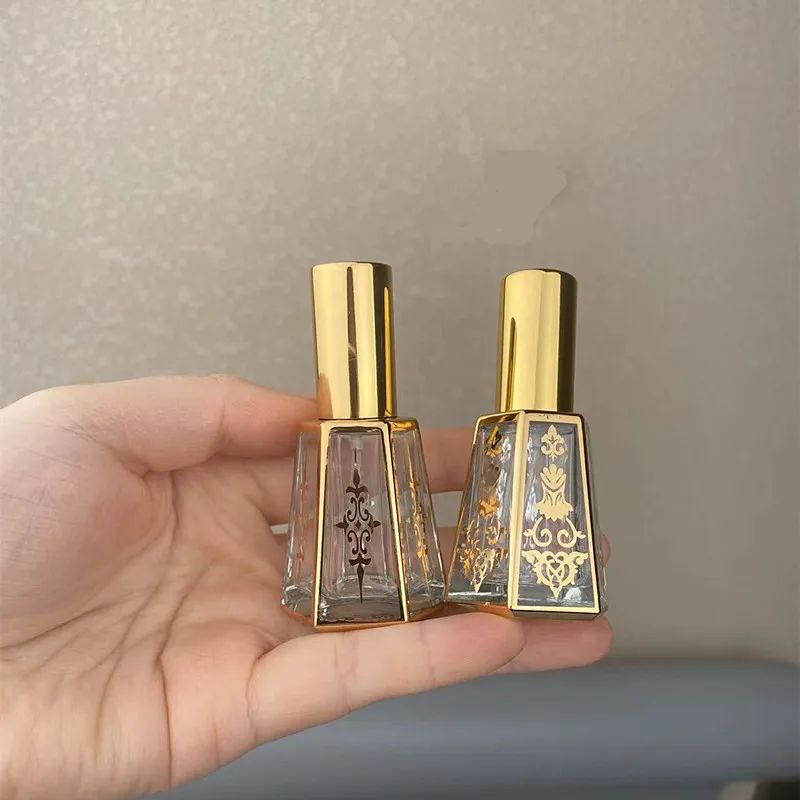 Luxury Electroplating Golden Pattern Glass Spray Bottle 15ml Mini Pyramid Shape Refill Fine Mist Perfume Bottle