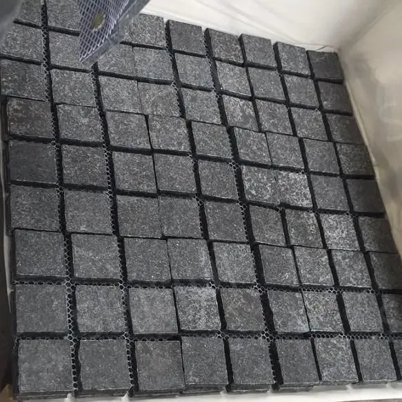 SHIHUI Natural Stone Black G684 Granite Stack Bond Flamed Surface  Split Edge Paving Stone Mesh Pavers Cobblestone for Garden