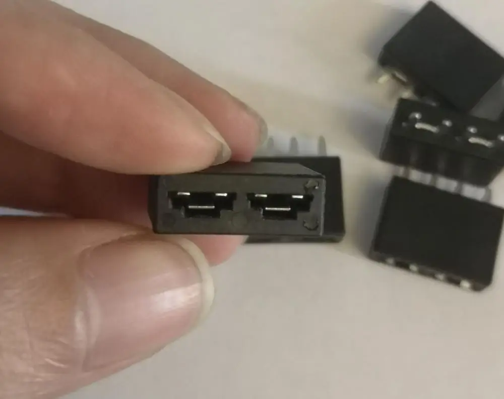 PA66 32V 15A PCB type 4pin car truck Van insert Standard Medium fuse holder Positioning car insurance seat PCB mount solder