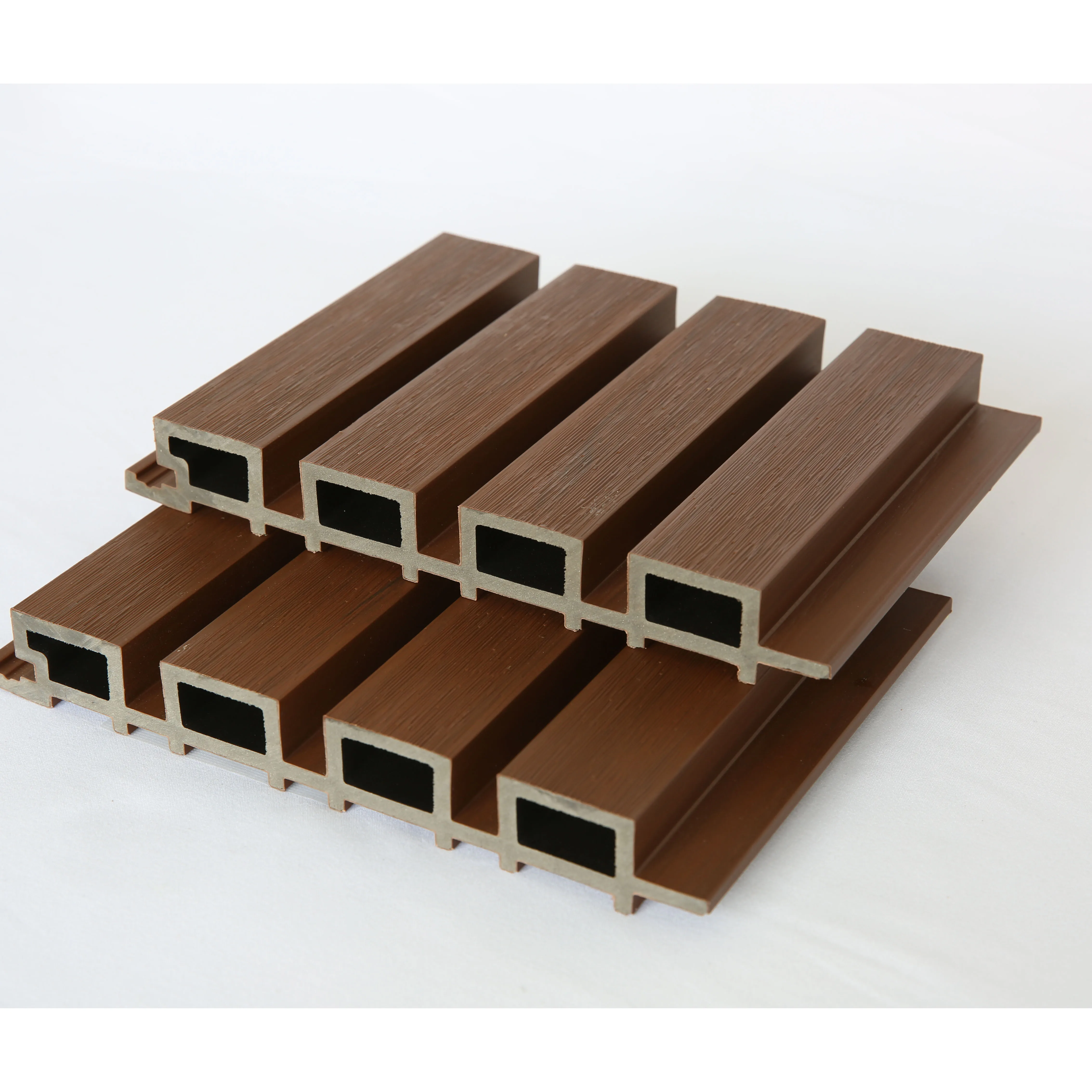 В продаже Водонепроницаемая деревянная пластиковая композитная облицовочная стеновая панель из ДПК