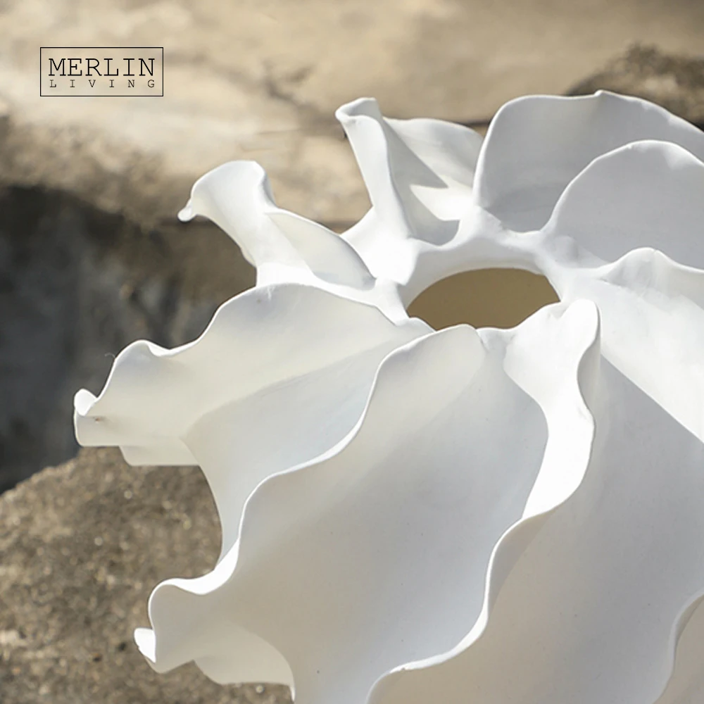Merlin Living handmade Ceramic vase pinch flower spiral white vase ceramic decoration Chaozhou Ceramic Factory OEMODM