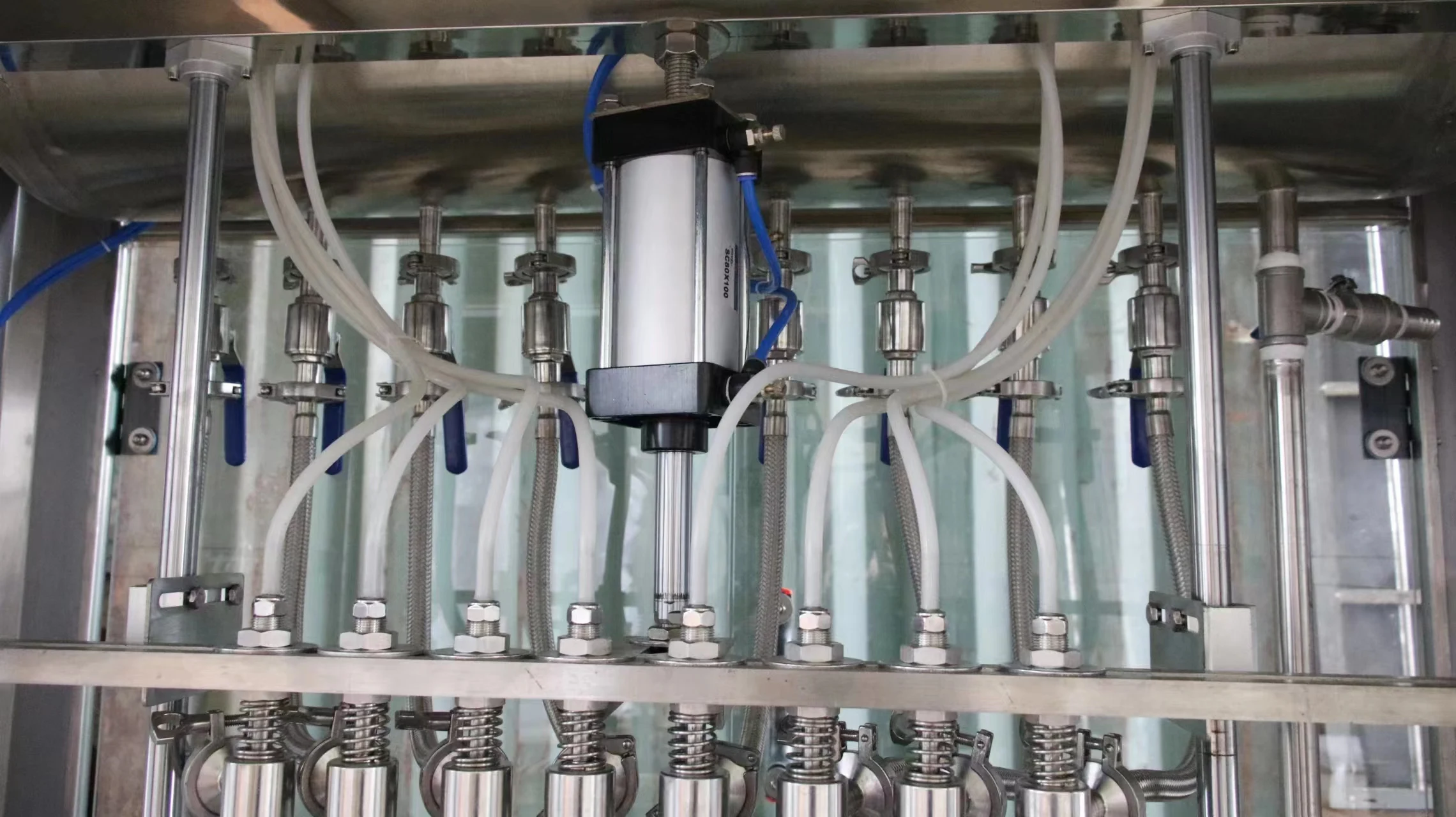 High Accuracy liquid filling machine Automatic negative pressure filling machine for soda beer wine