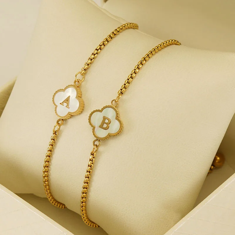 SL23111 Adjustable Non Tarnish 18K Gold Plated Stainless Steel Shell Four Leaf Clover Letter Bracelet For Women