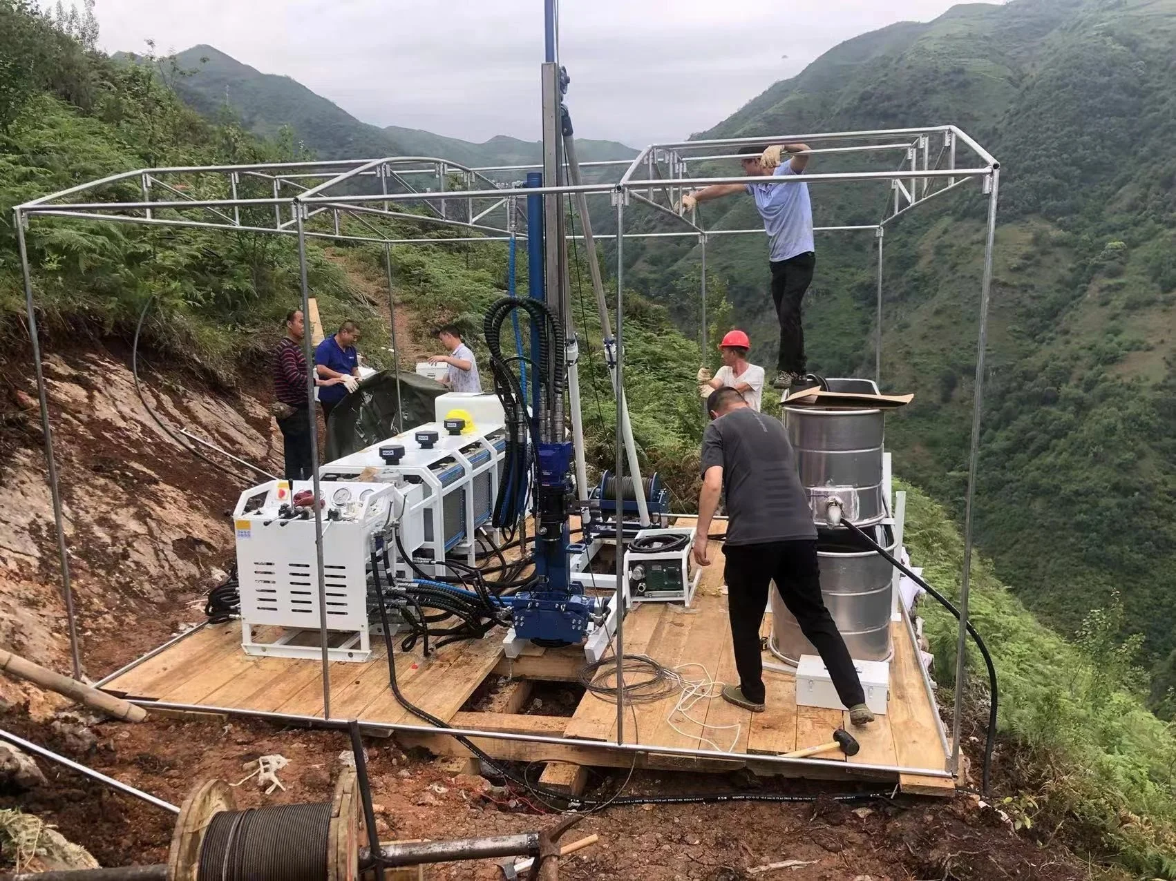 ZDB-600B water well drilling rig cheap price Hydraulic crawler type borehole exploration diamond core machine mine drilling rig