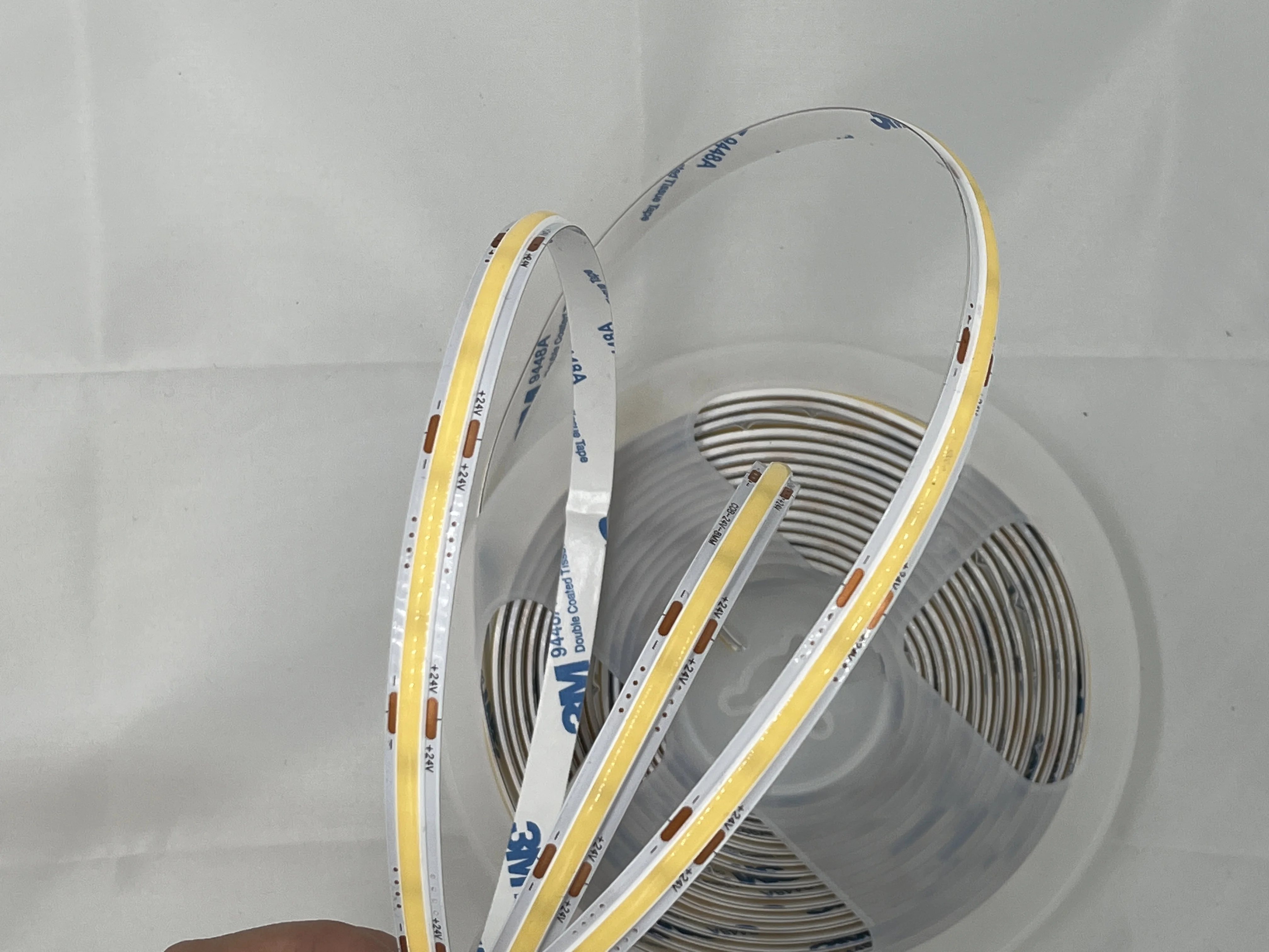 Hot selling Damproof DC12V 24V 312leds/m 8mm PCB CRI90 IP20 12W/M With 3 years warranty Flexible COB LED Strip for decoration