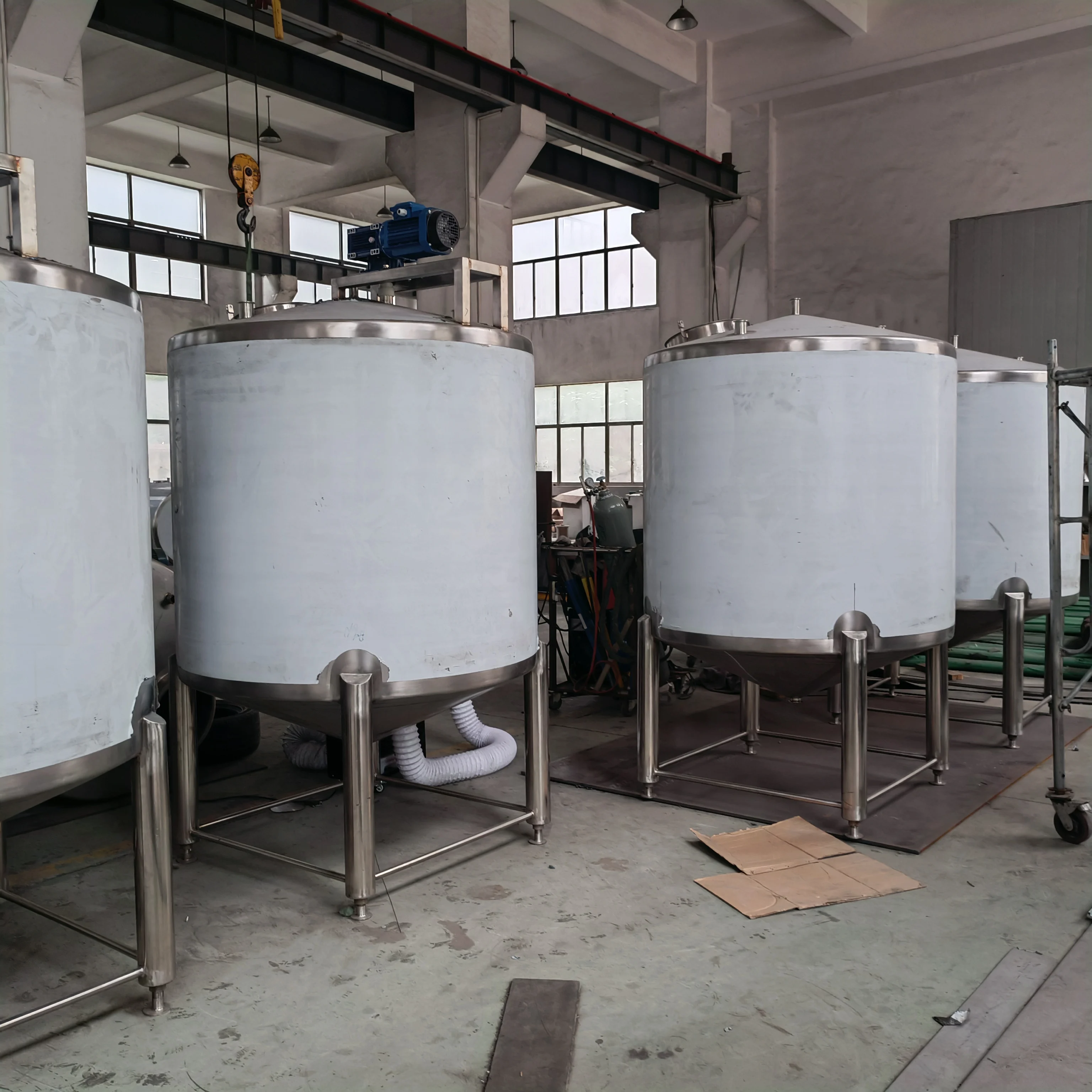 High Quality 300-5000l Stainless Steel Electric Heating Mixing Tank Holding Tank With Agitator