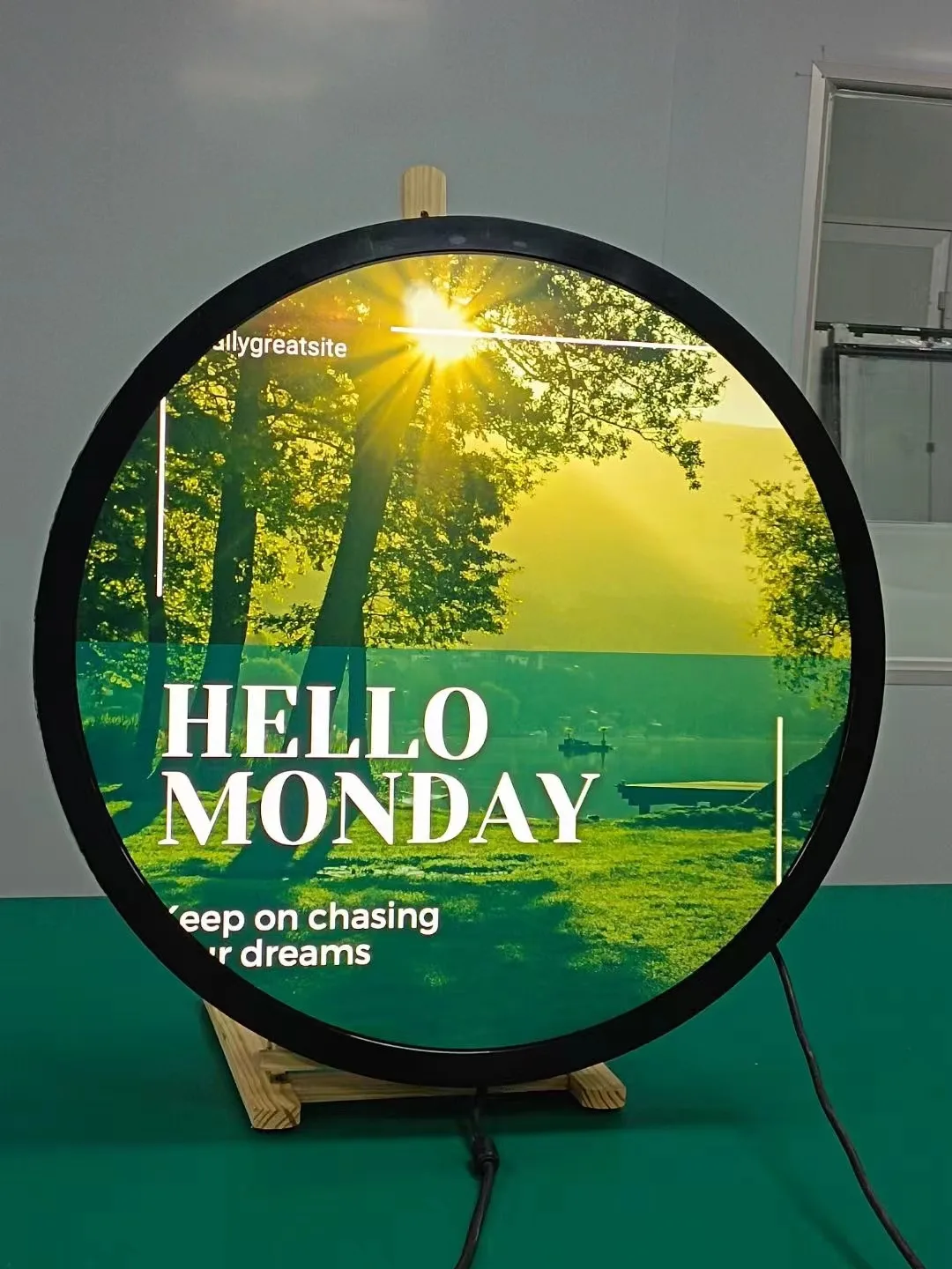 23.6 Inch Custom Round Lcd Advertising Media Display Circular TV Screen Billboard Display with PCAP touch Android RK3566