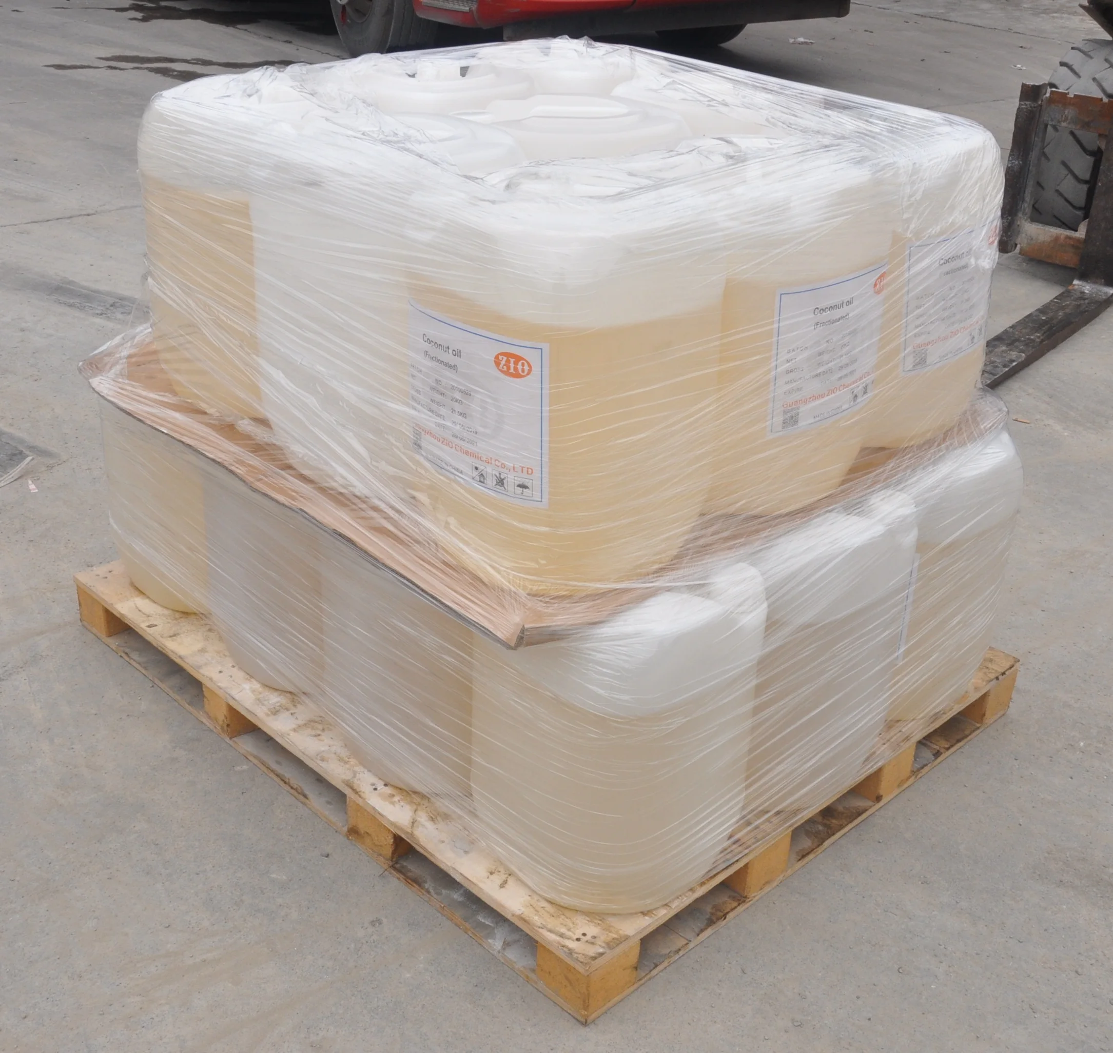 
High quality fractionated coconut oil in bulk Price from Guangzhou ZIO Chemical Co.,Ltd 