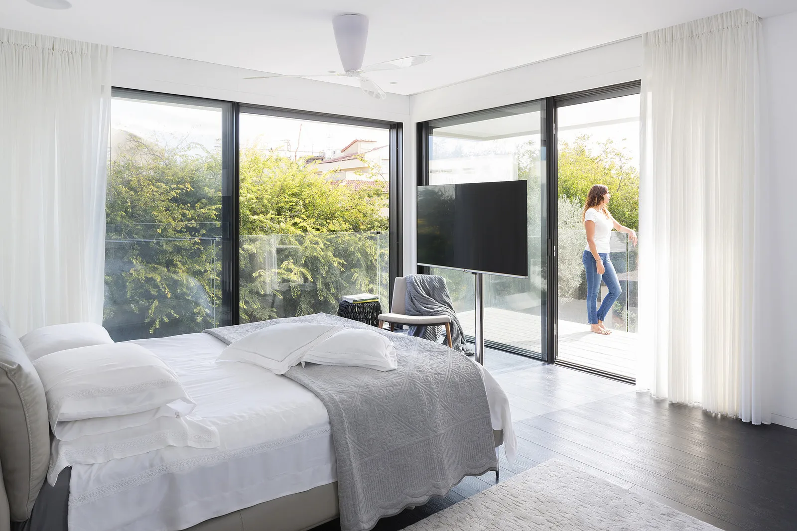 Chinese Modern Luxury Modular Prefab House Modern Prefab Villa with Swimming Pool 280m2 living area +45m2 terrace with 4 beds