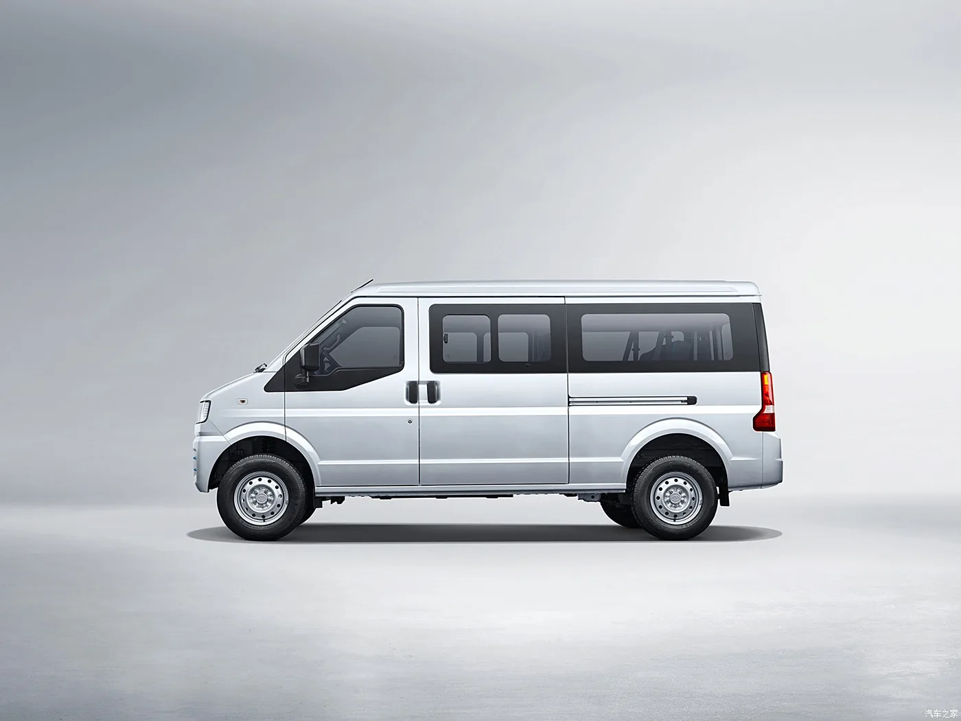 DFSK Ruichi ES50 pure electric mini passenger van car ev minibus van 7 seat 252KM range