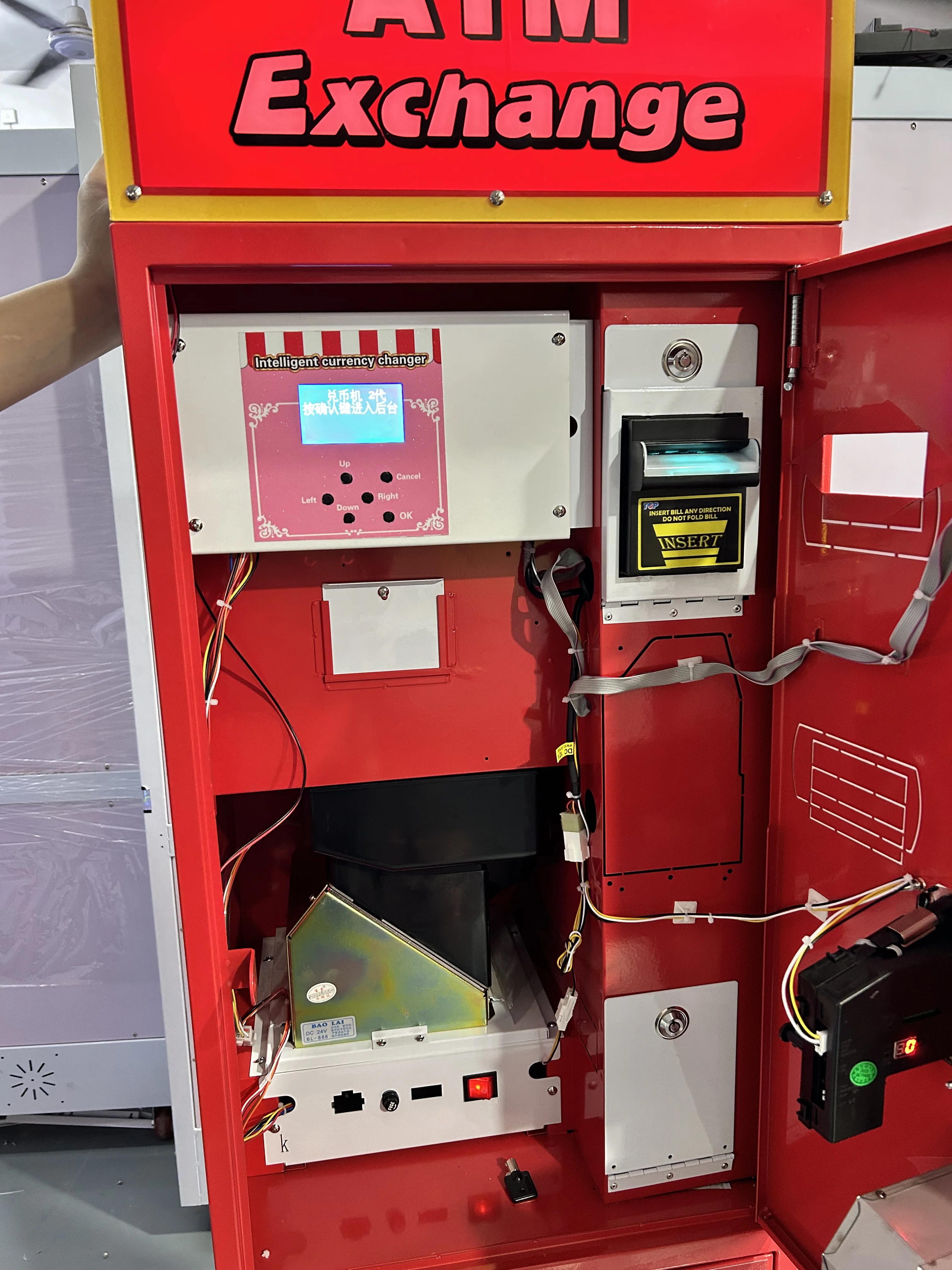 Funpark Factory Wholesale Automatic Token Dispenser Coin ATM Changer for Currency Exchange Amusement Game Zone Machine