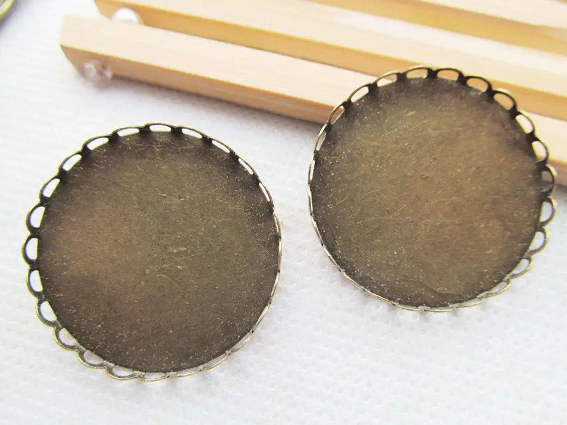 Оптовая продажа 2024 на заказ простой дизайн ручной работы Античная бронзовая Женская Классическая человеческая брошь