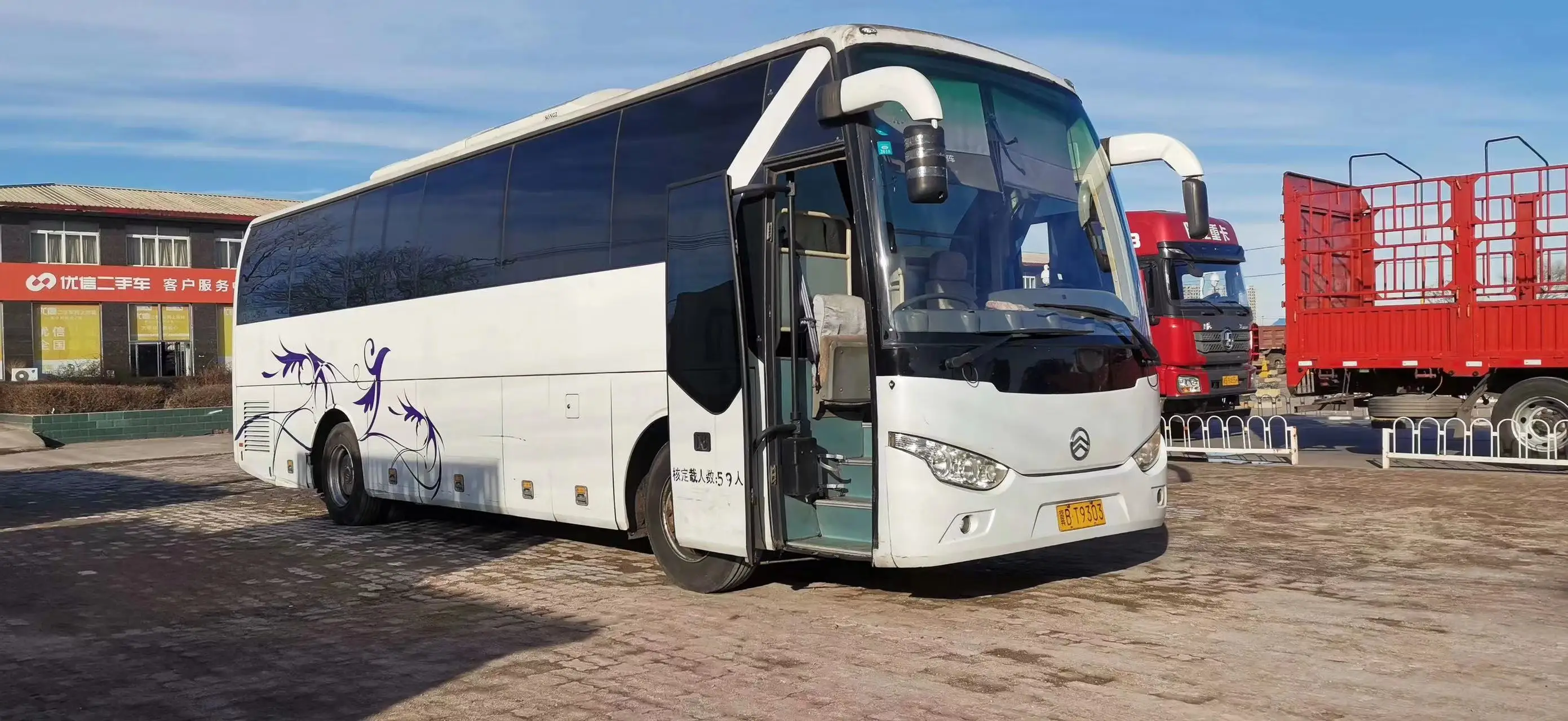 Совершенно новый и бывший в употреблении передний двигатель Kinglong Bus 55 сидений дорожный автобус рулевое управление двигателем RHD LHD