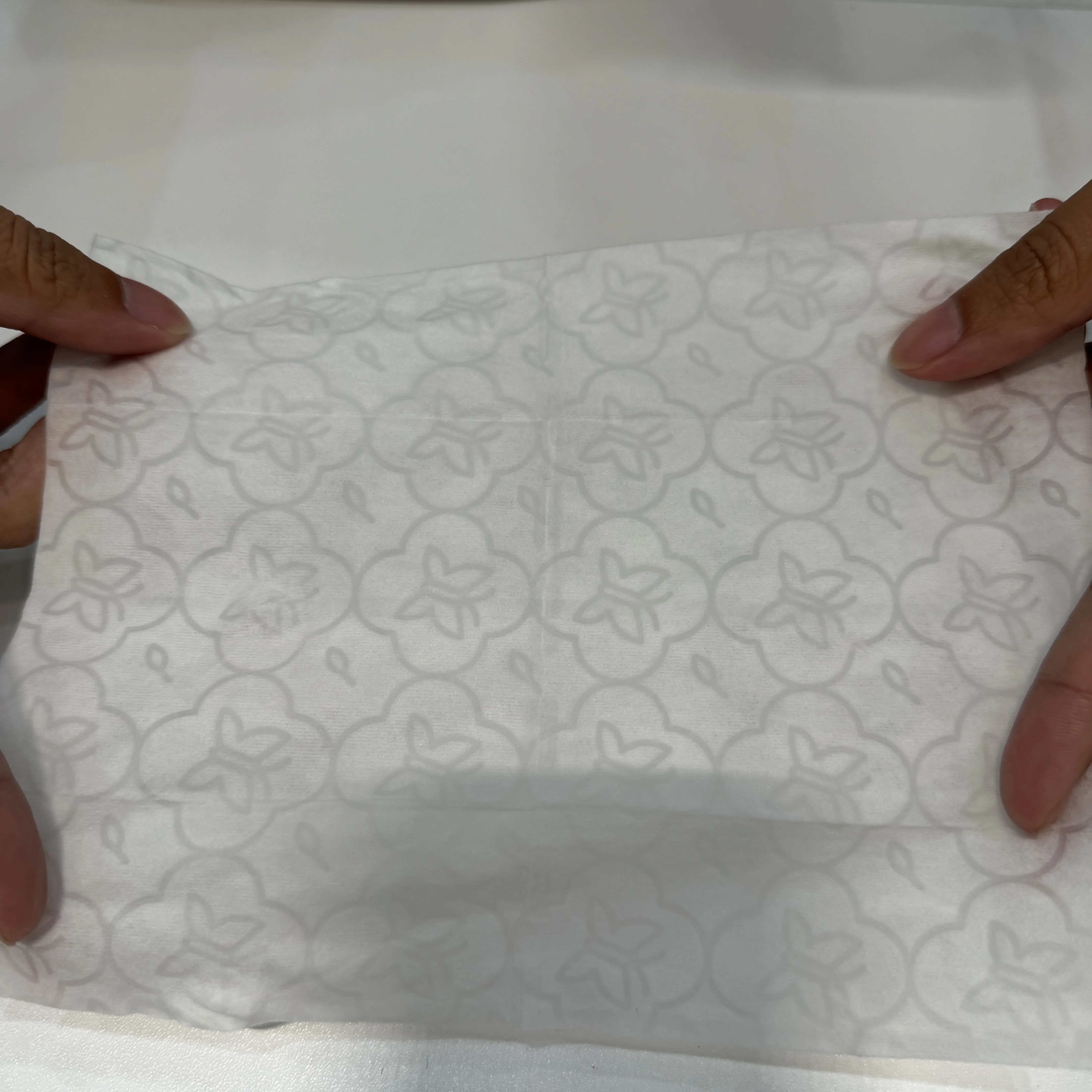 Factory supply flushable spunlace non-woven fabric disposable wet toilet paper eco-friendly hygienic disposable wet toilet wipes