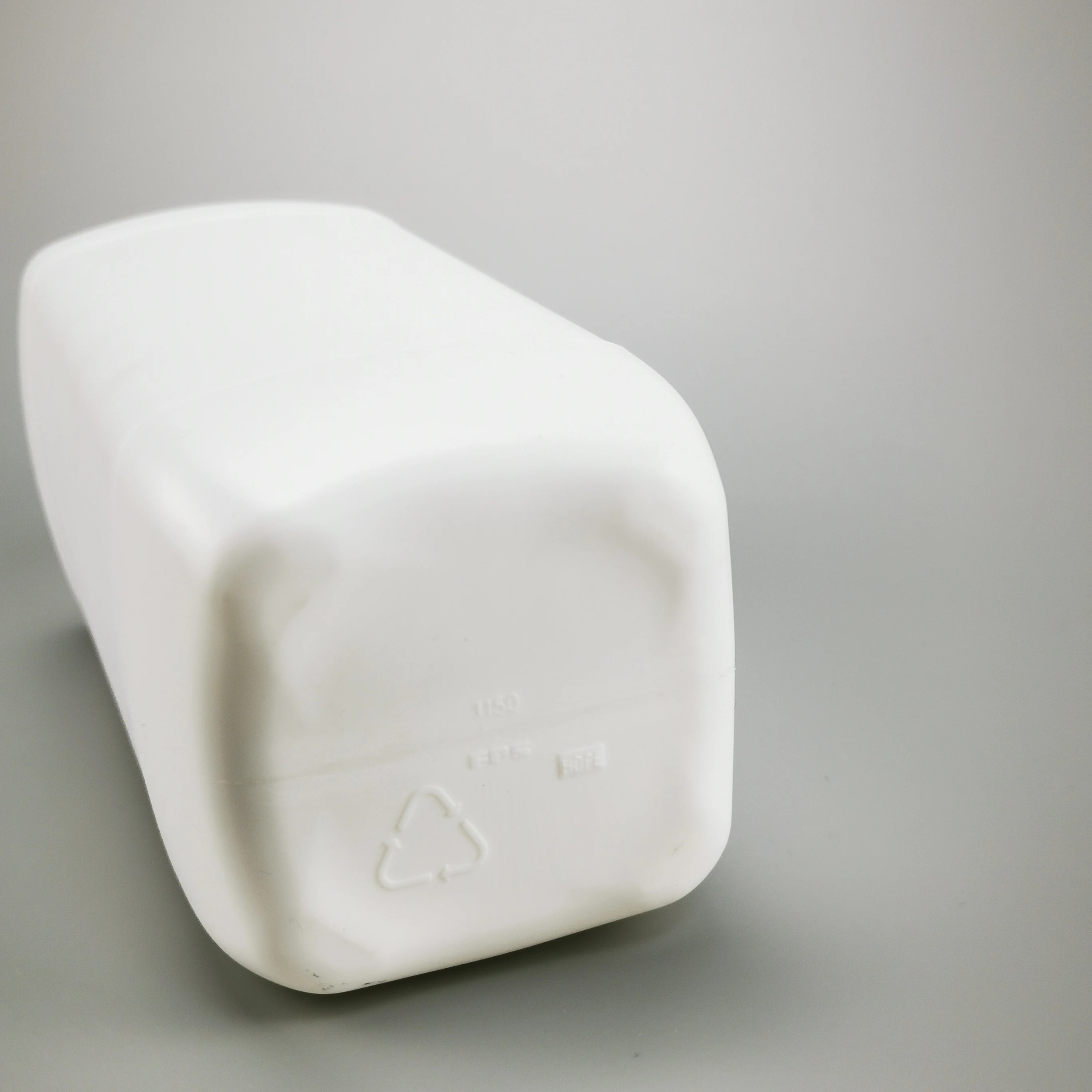  Высококачественная 1 литровая пластиковая дезинфицирующая бутылка Hdpe 1000 мл дезинфицирующего средства химическая стойкость