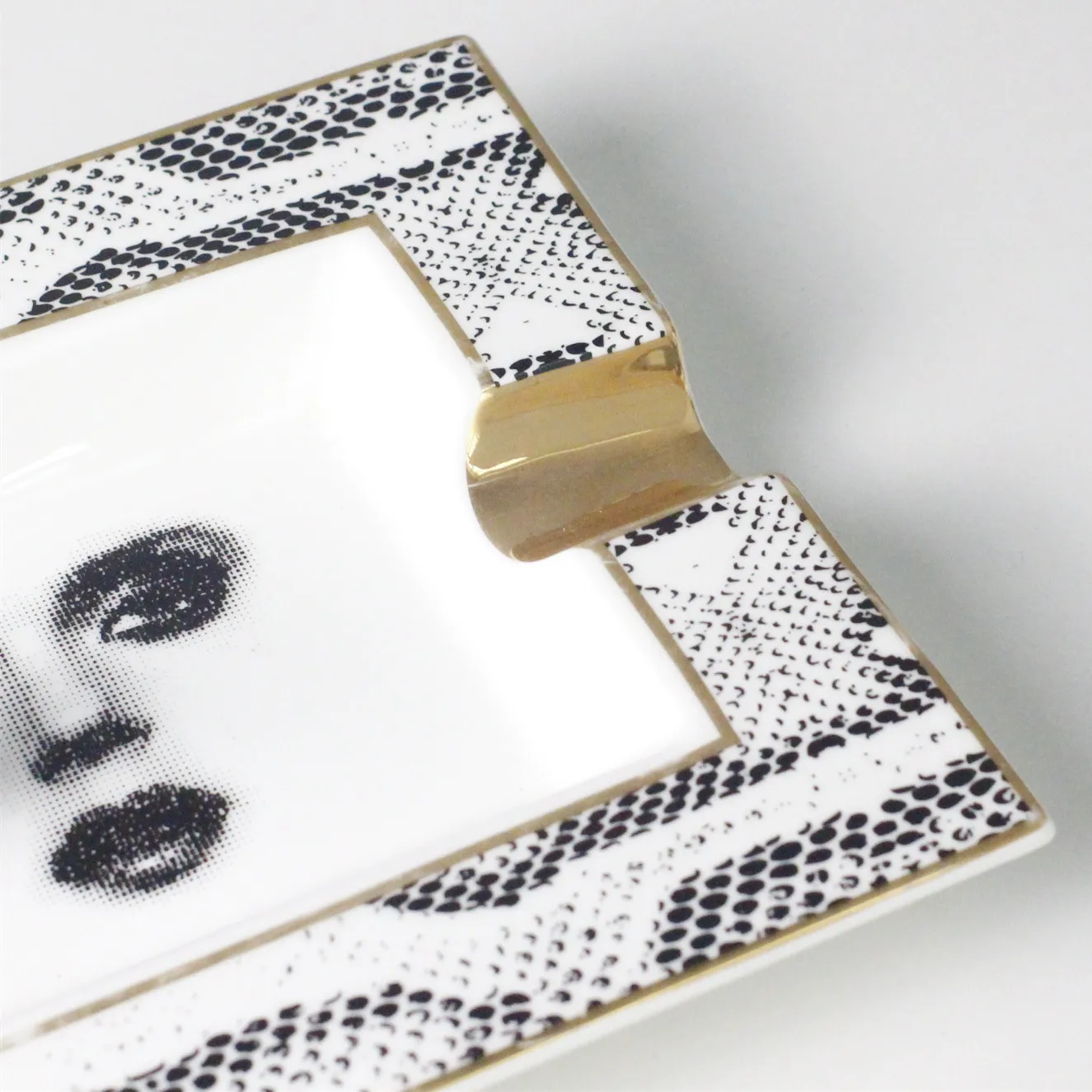 Ceramic Cigar ash tray Luxury design Cigar accessories Holder Customized color logo Gold For gift box Smoking shop