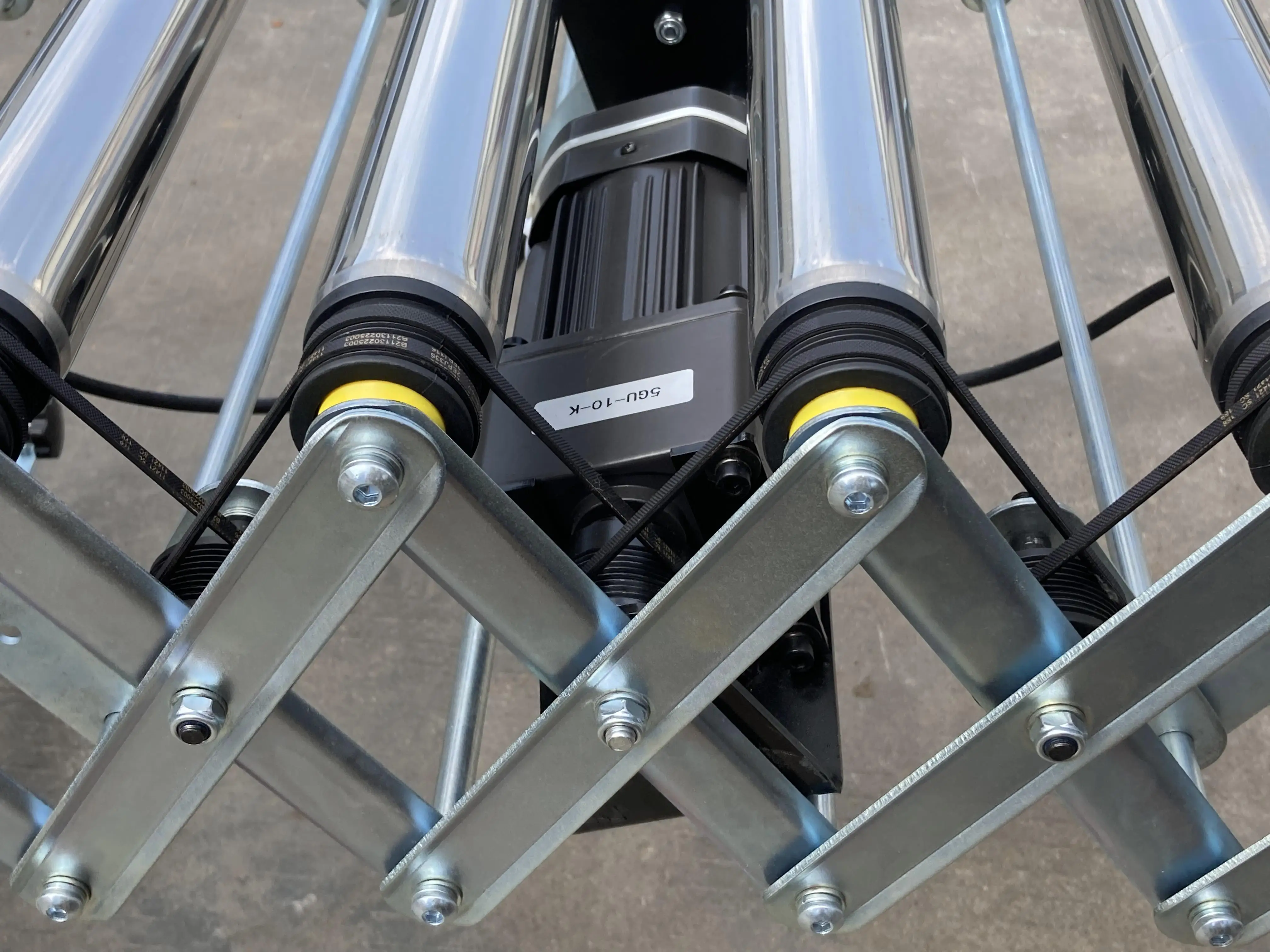 Manufacturers Supply Customized powered Motorized Rolled Roller Chain Conveyor