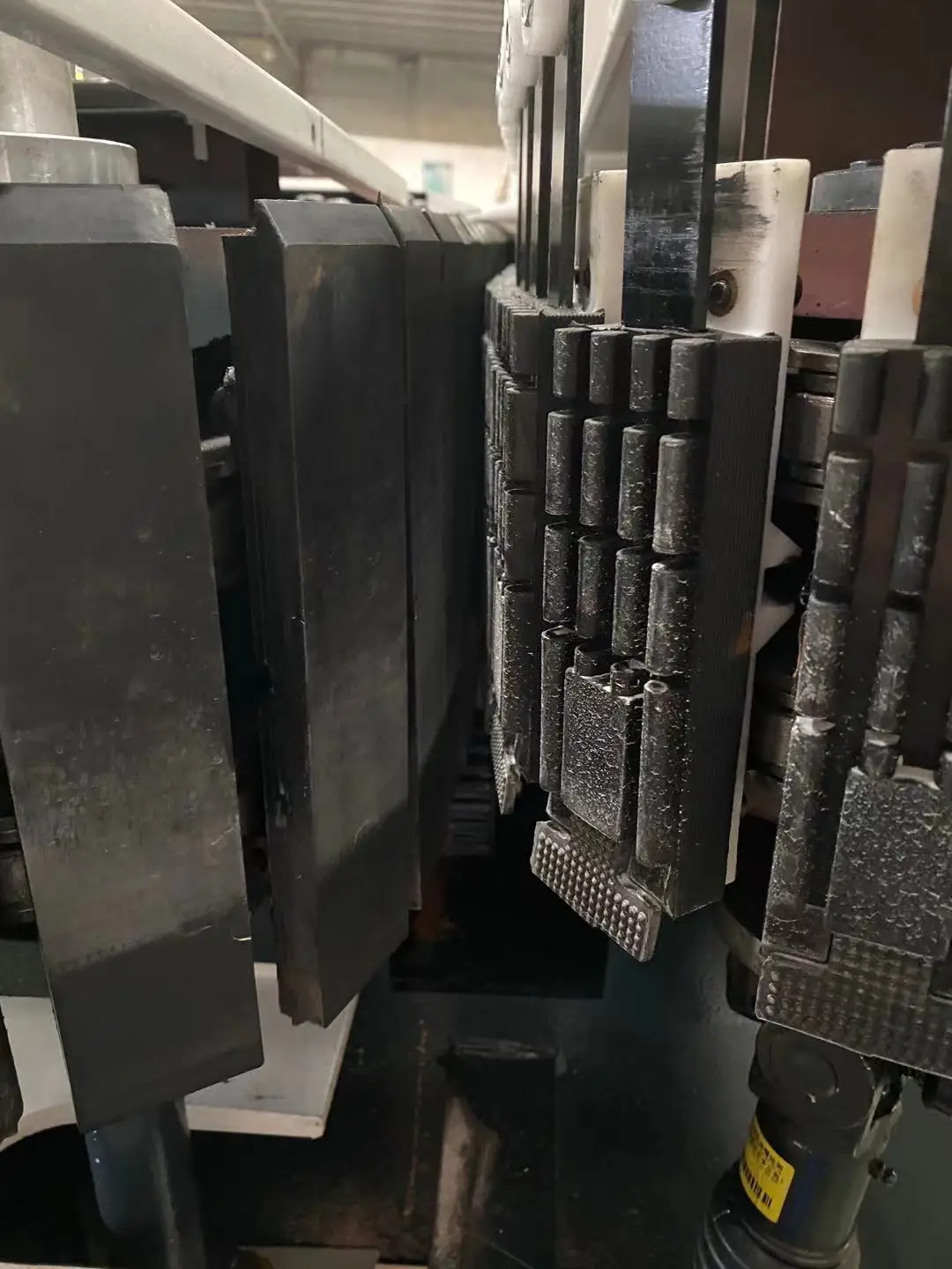 Vertical glass straight bevel edging machine