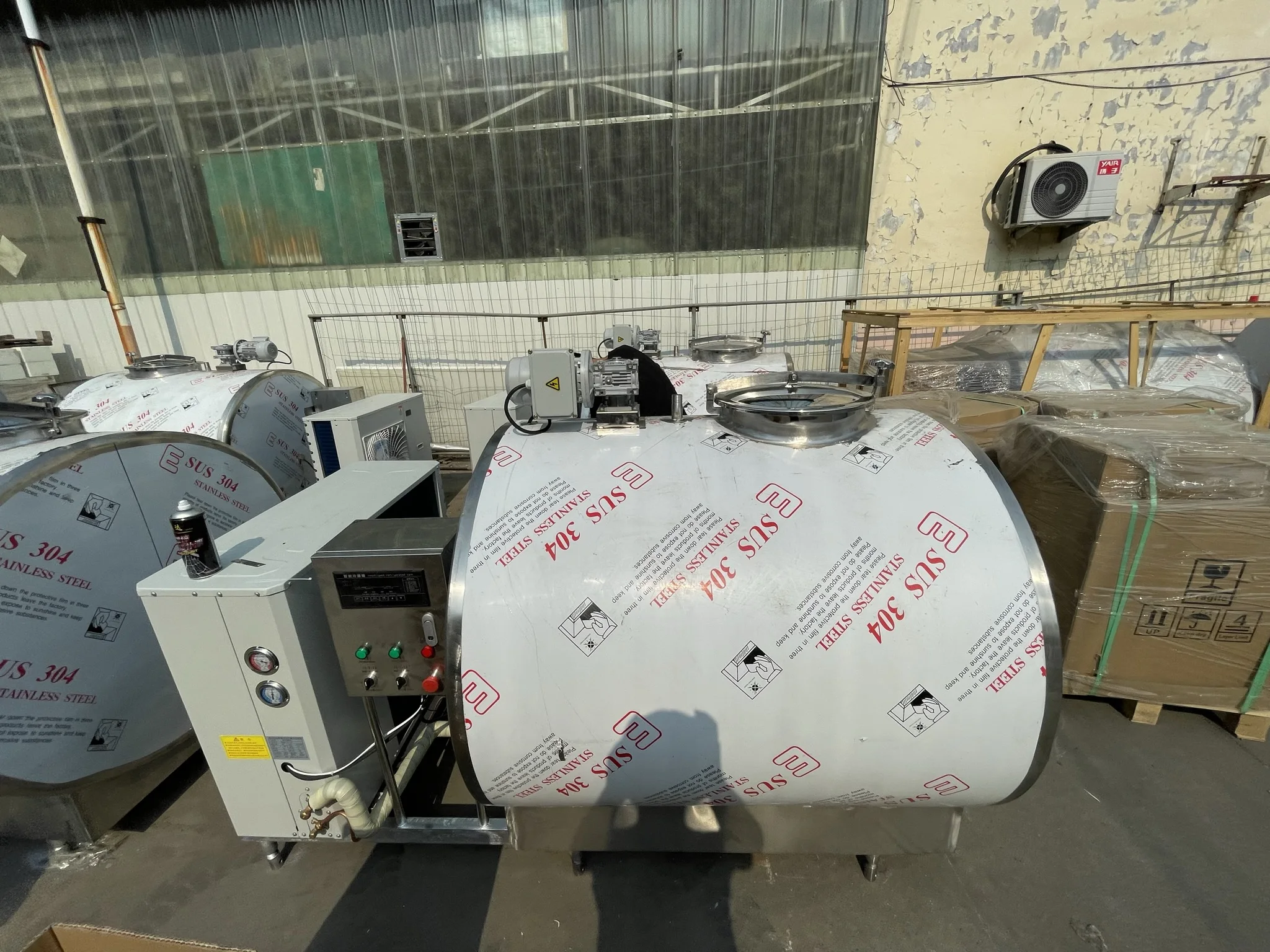 Large Milk Refrigeration Tank Fresh Juice Preservation Tank Stainless Steel Horizontal Refrigerated Transport Tanks