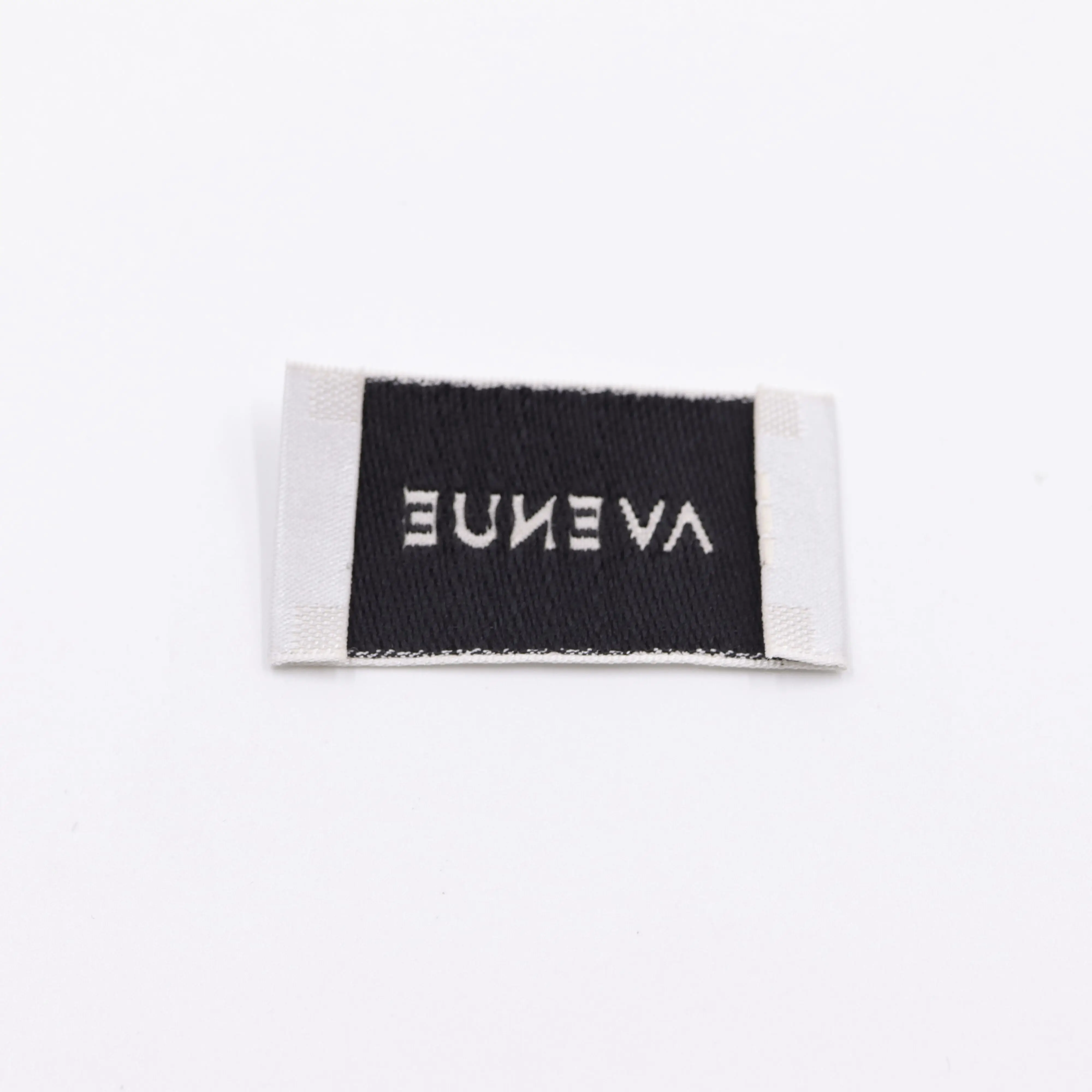 High Quality OEM LOGO White Satin Cotton Woven Label for Clothes/Coats/Hoodies/T-shirt/Sleepwear/Beanies Tag