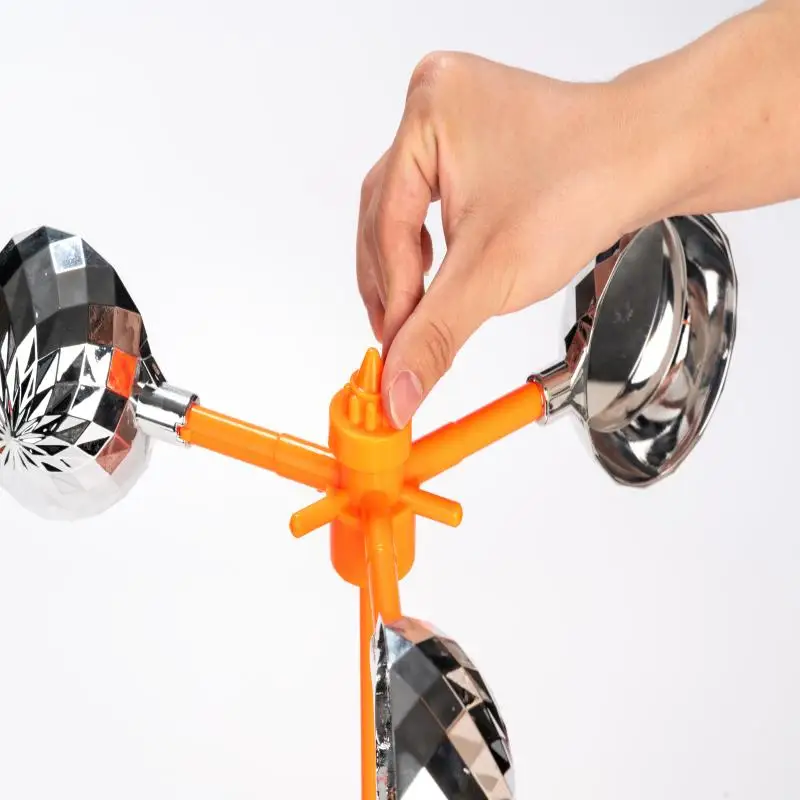 Qiao  Liang   Solar Power Birds Repeller Voice Scarer 360 Degree Rotary Repellents Crows Deterrent Orchard Patio Garden Pest Con