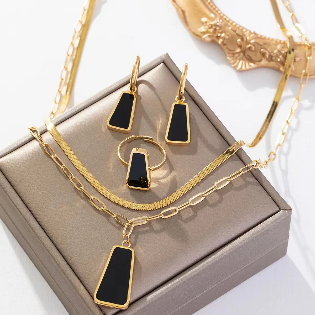 Minimalist 3Pcs Double Layer Clavicle Chain Stainless Steel Geometric Rectangular Black Shell Pendant Necklace Earrings Ring Set