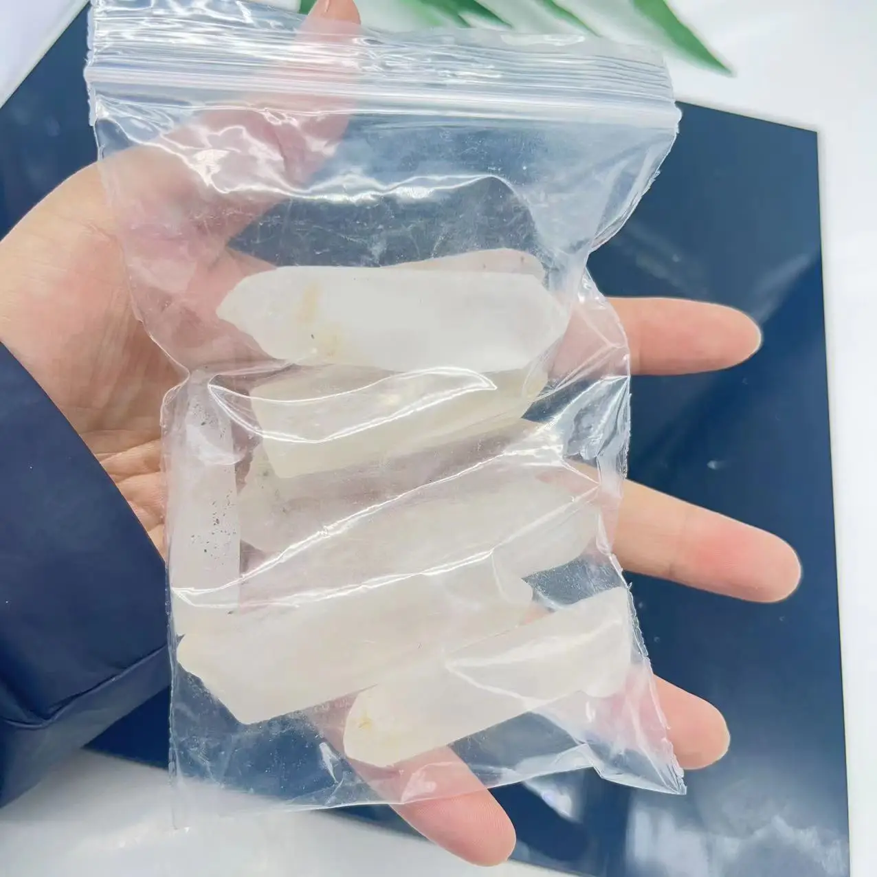 Wholesale Natural Rough Clear Quartz Point Raw Quartz Point Reiki Crystal Healing Stone For Friend Gift and Decoration