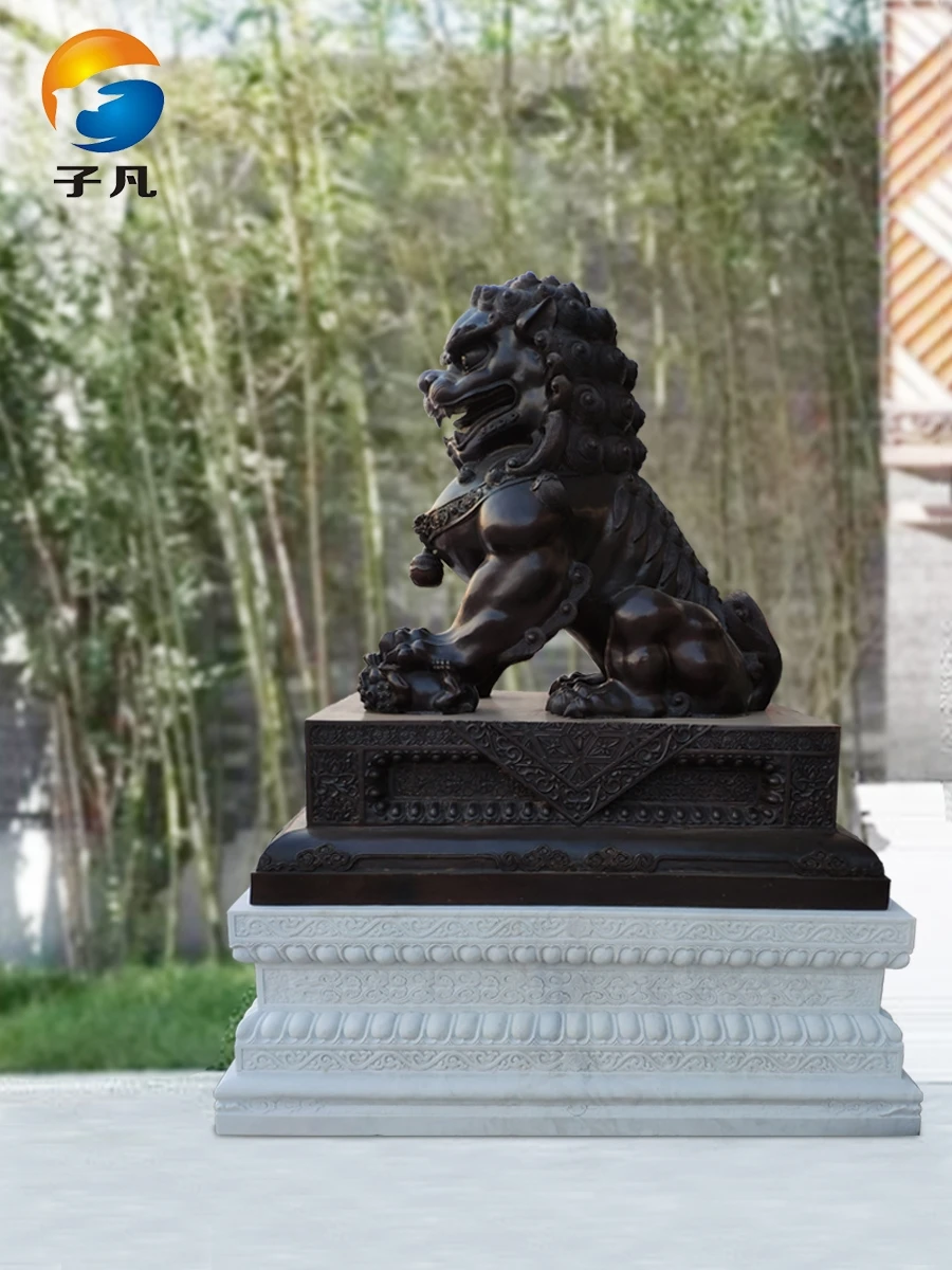 Powerful Copper Lion Brass Chinese Traditional Style Outdoor Garden Decoration Hand Carved
