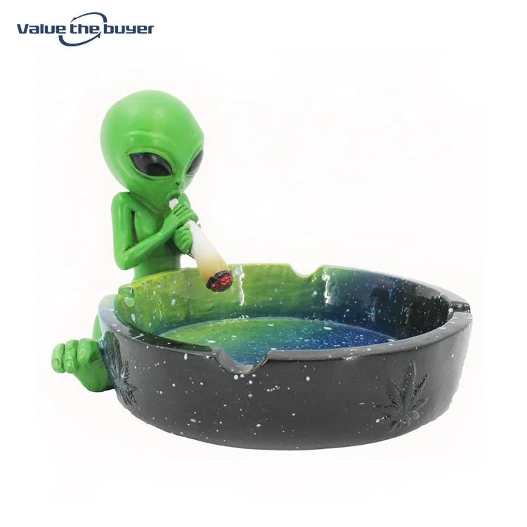 Custom Logo Sky color alien smoking resin shaped ashtray can hold cigarette