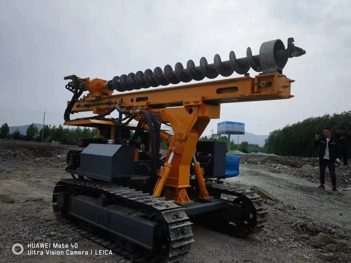 FEIDA FD150 solar pile driver machine crawler guardrail pile driver DTH drilling rig