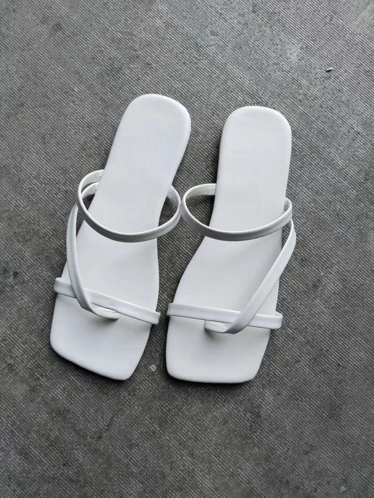 J&H summer trendy cow strap flip-flop slippers women fashion square toe flat sandals summer casual outdoor footwear