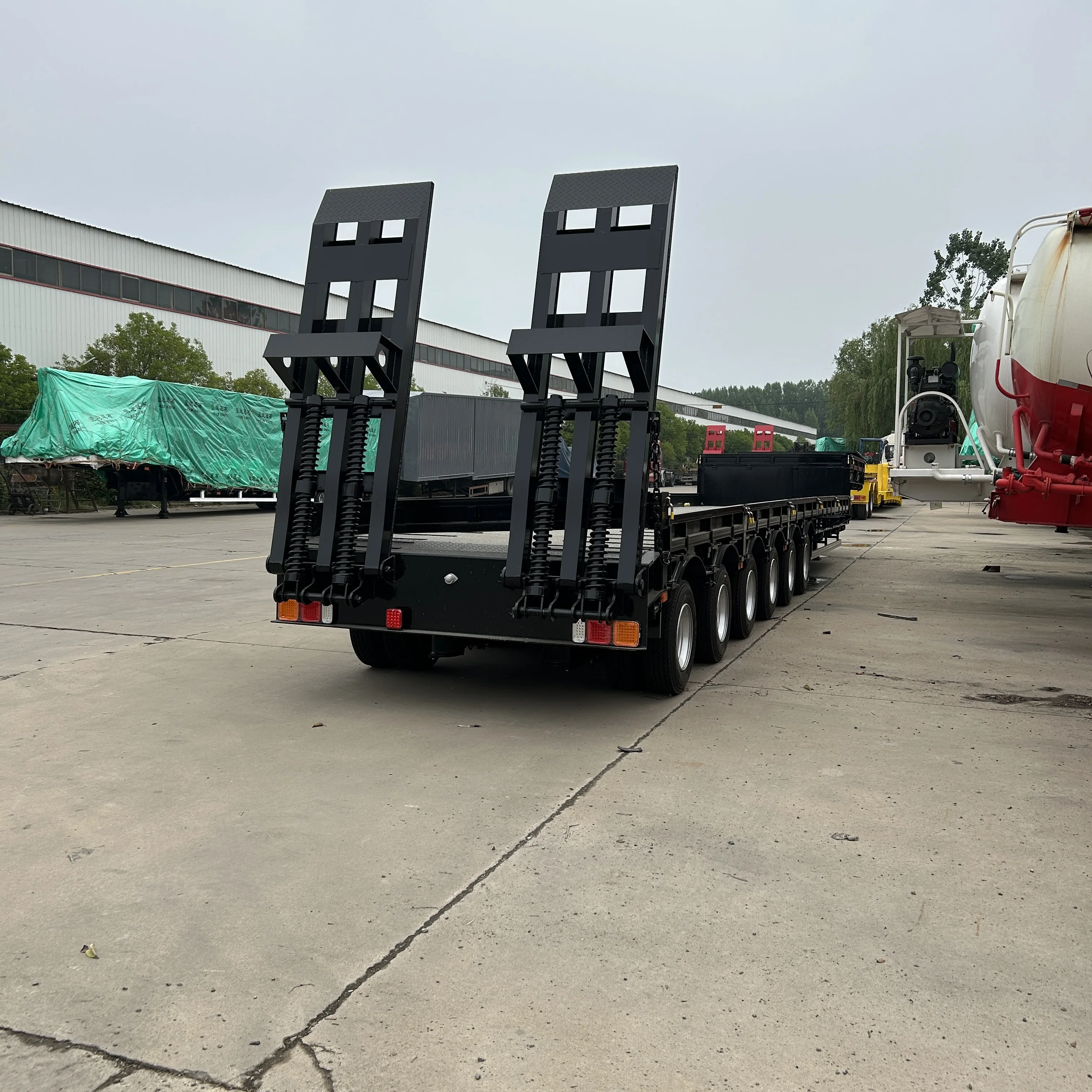 Hot Sale Semi-Window Trailers Low Flatbed Transport Container Truck Trailers Skeleton Semi-Trailer