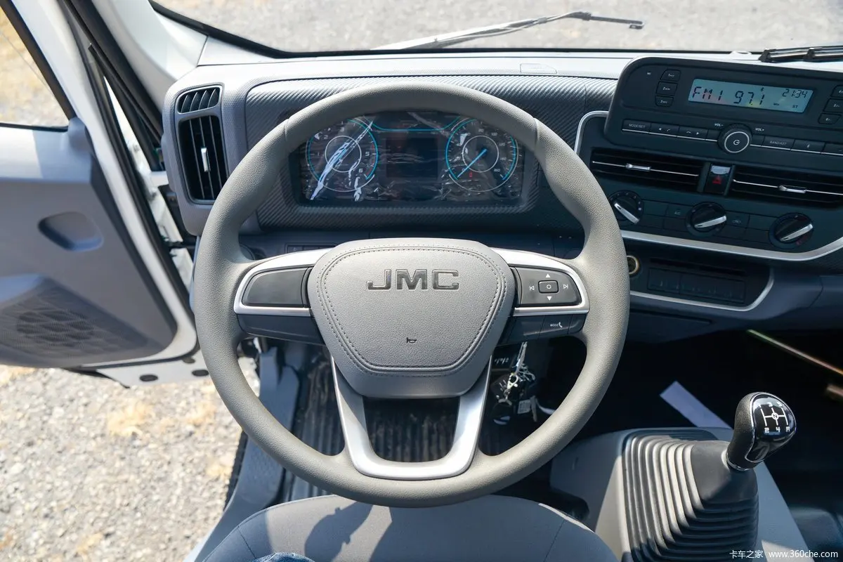 New Model T822 Small Light JMC Carrying Plus Cargo Truck With Euro 2  Engine 92HP For Sales
