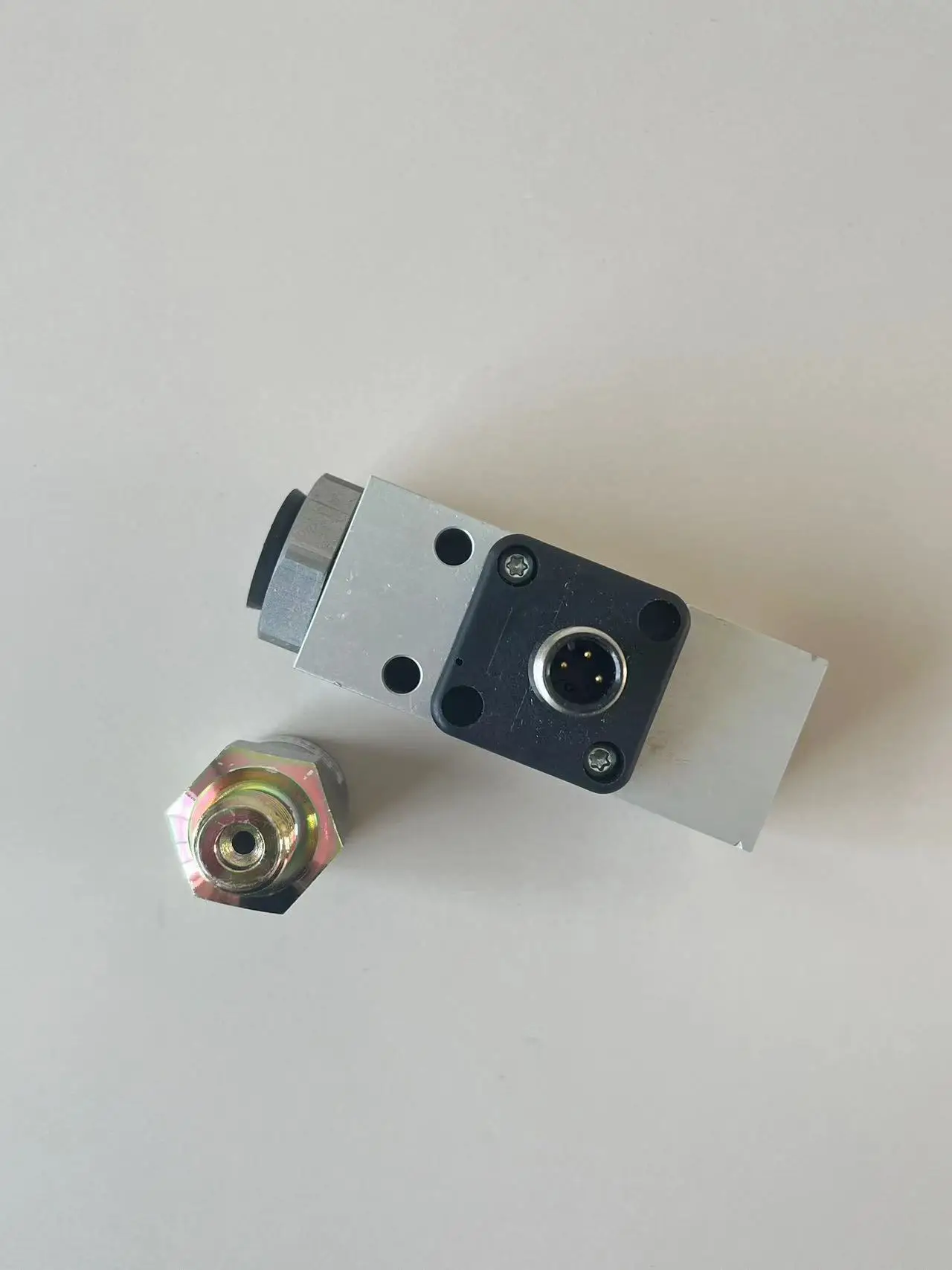 Переключатель давления Epiroc 3222310914 OEM Оригинальные запасные части индивидуальные высококачественные запчасти для горного грузовика