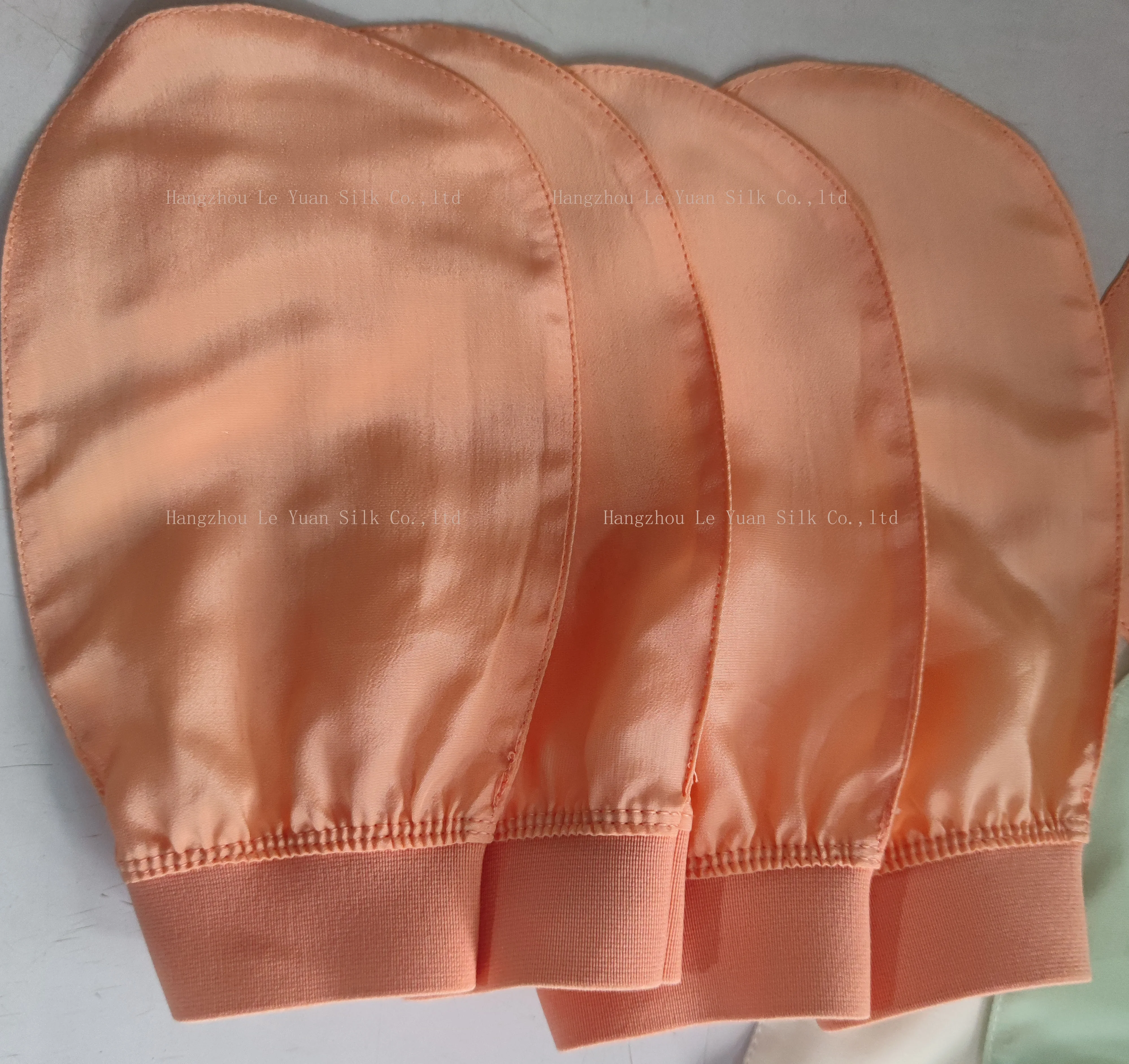 Top Quality Magic Silk Turkish Mulberry Silk Exfoliating  Mitt Morocco Bath Glove Kessa  Body Exfoliating