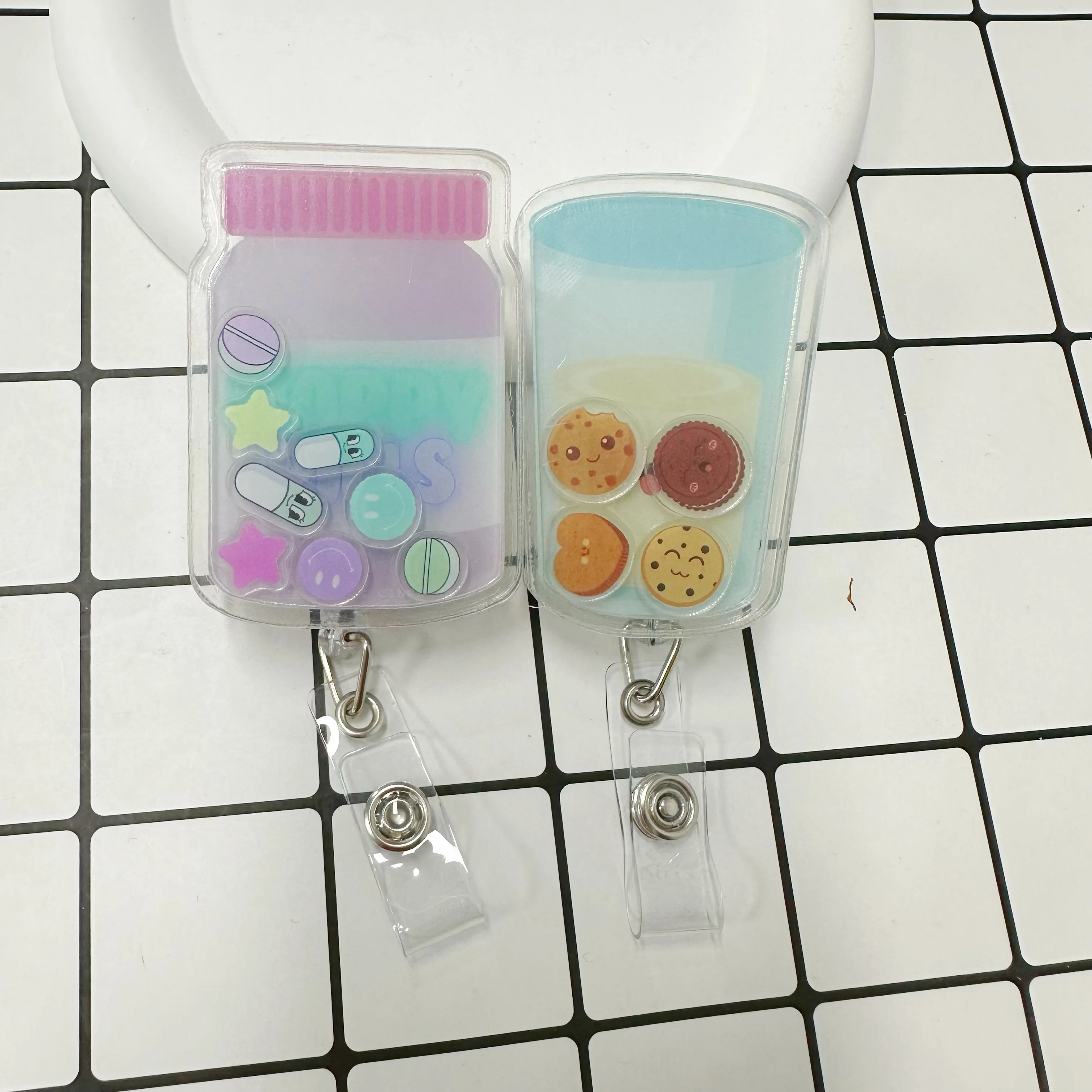 Wholesale custom design nurse accessories retractable acrylic shaker ID name badge reel holder with alligator clip