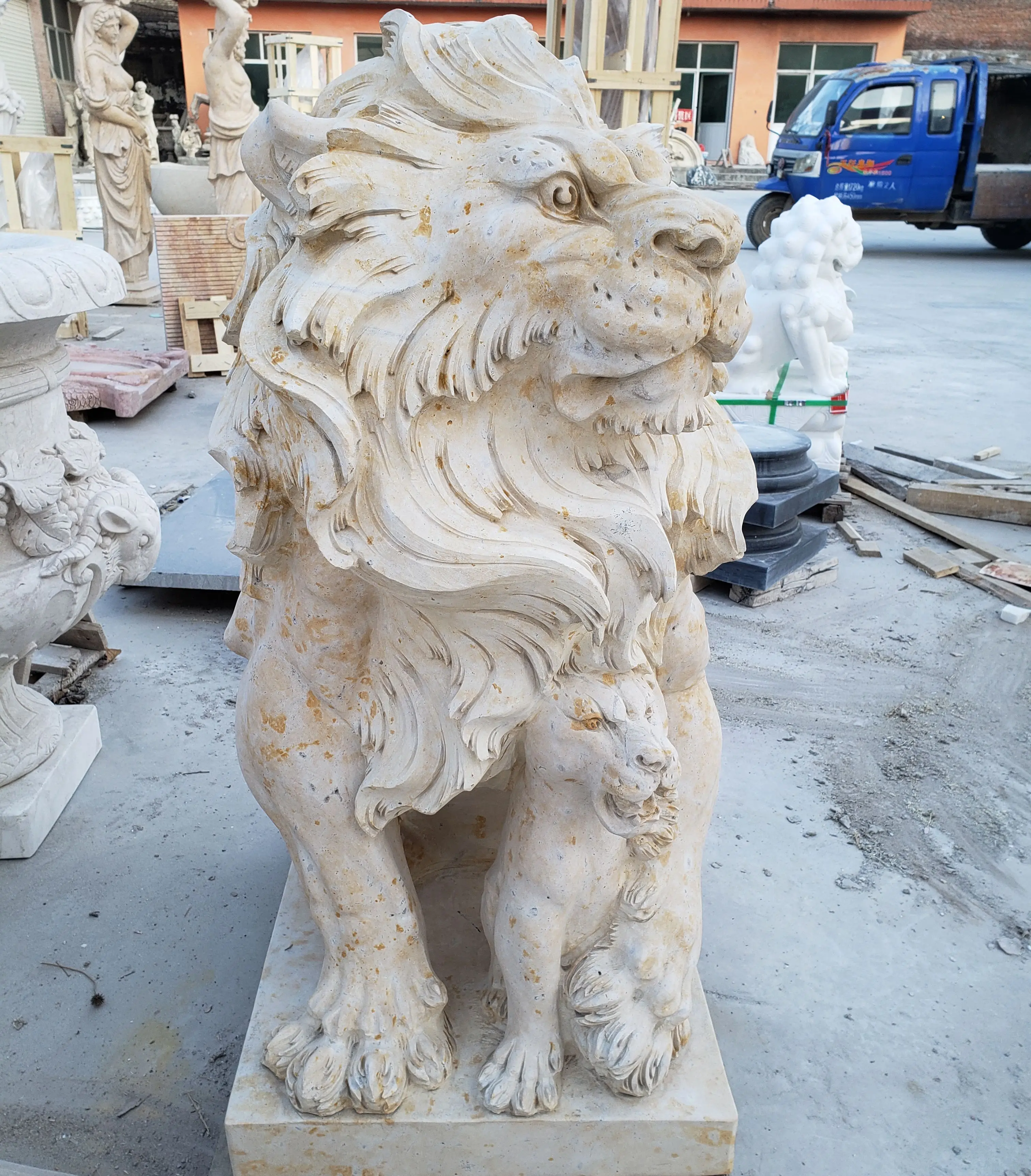Factory hot selling handmade high-quality marble sculpture outdoor garden decoration marble lion products for sale