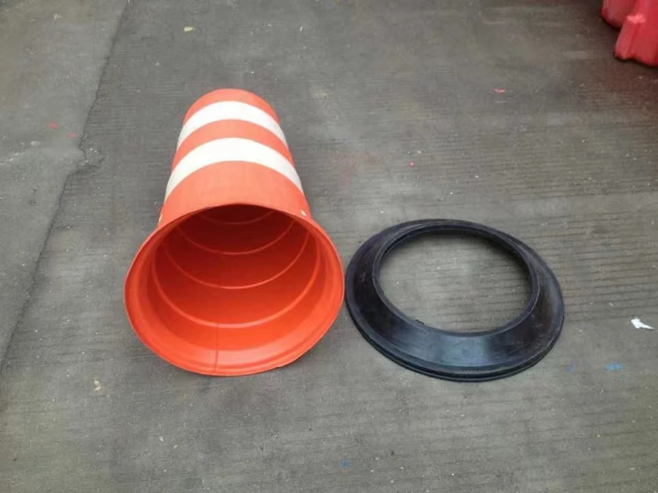 Dingwang Wholesale Portable Plastic Traffic Safety Drum Stripes Construction Road Barrel Crash Bucket Rubber Traffic Barriers