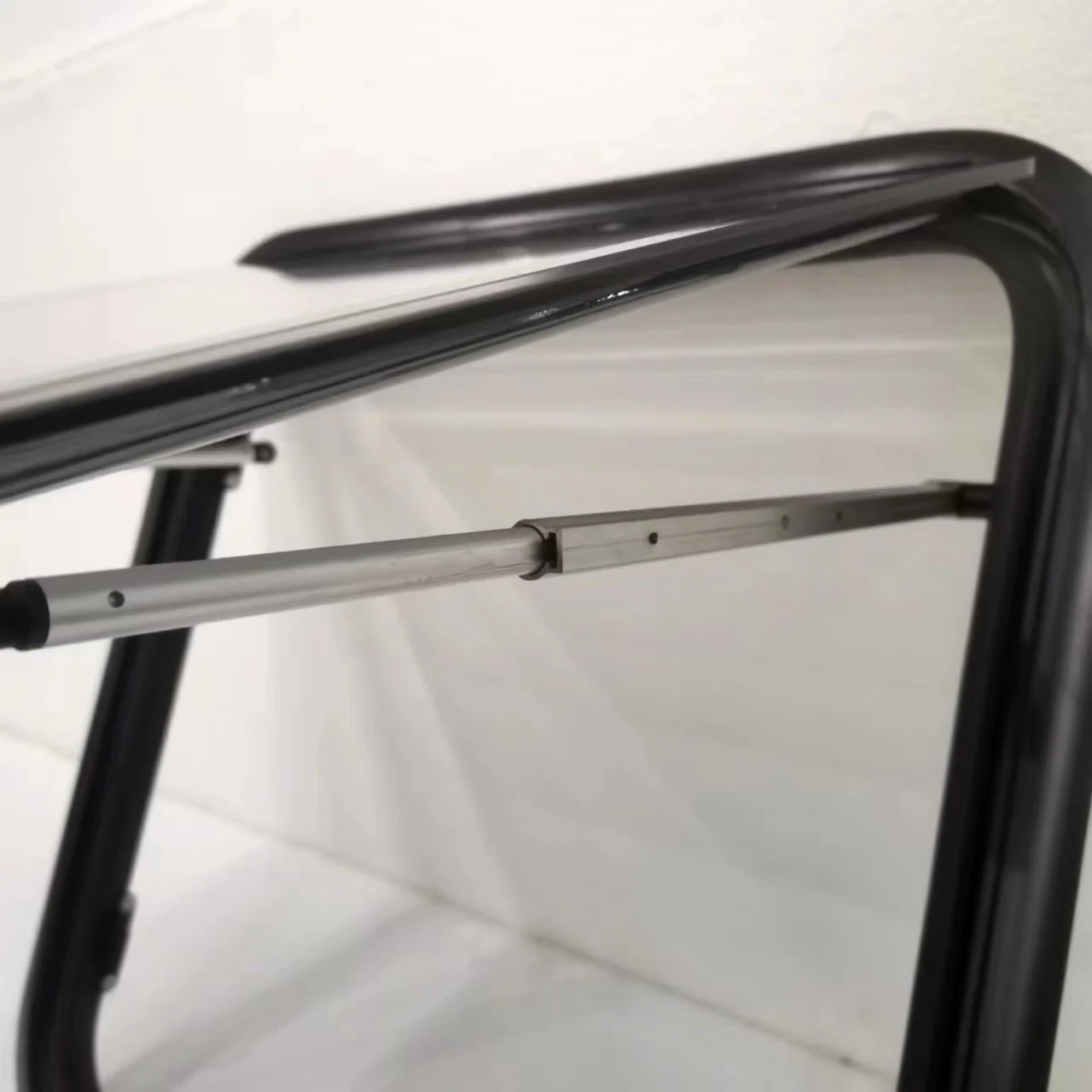 Good Price Of Good Quality RV Window High Quality Caravan Window MG20RW 500*350mm Motorhome Window