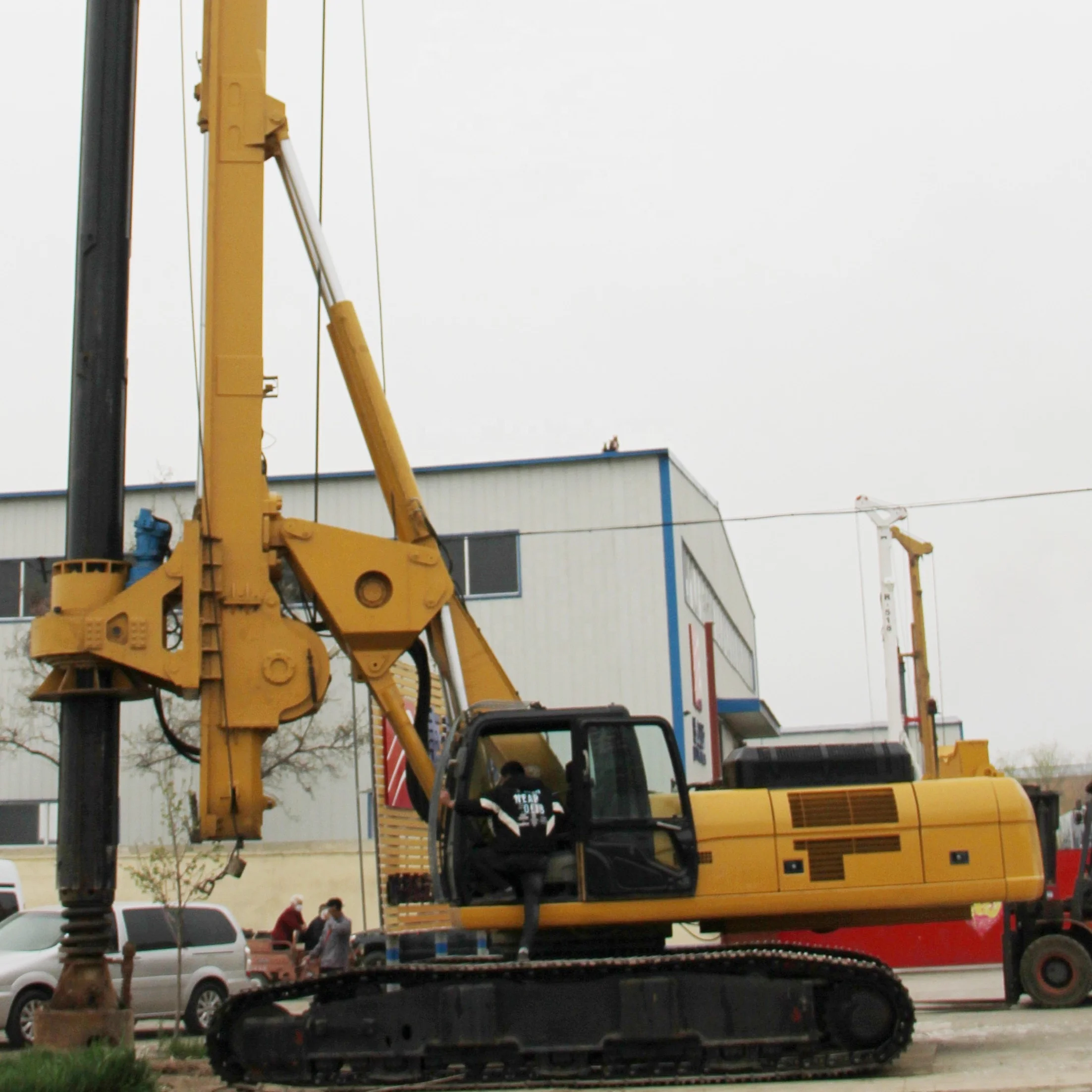 Отремонтированный для бурения водяных скважин