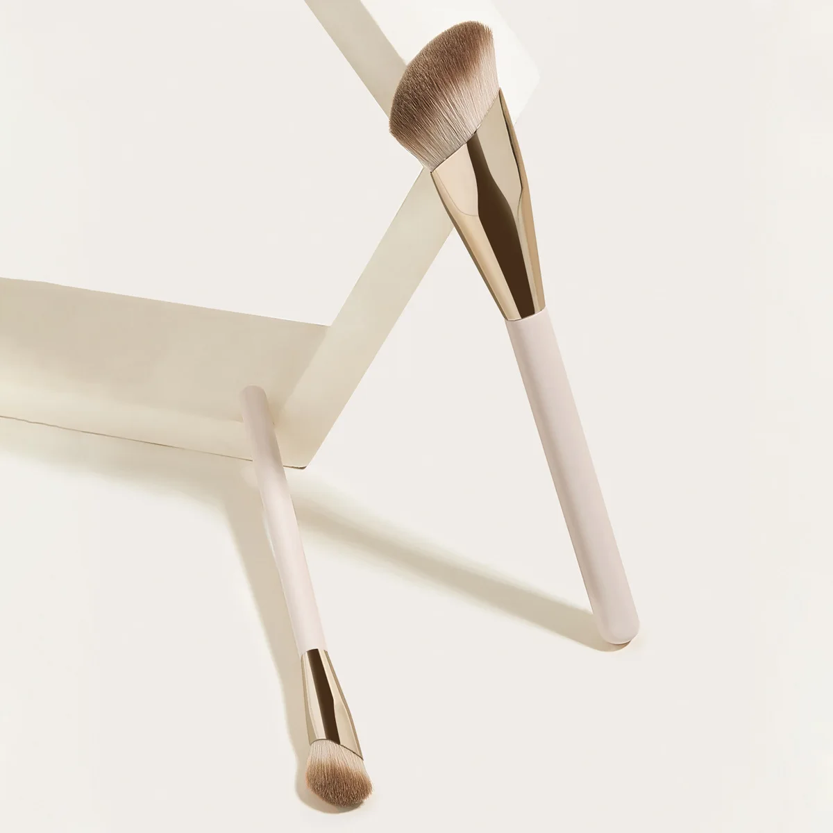 Most Popular 2Pcs 2021 New Single Concealer Brush Finger Shape Brush Foundation And Concealer Brush